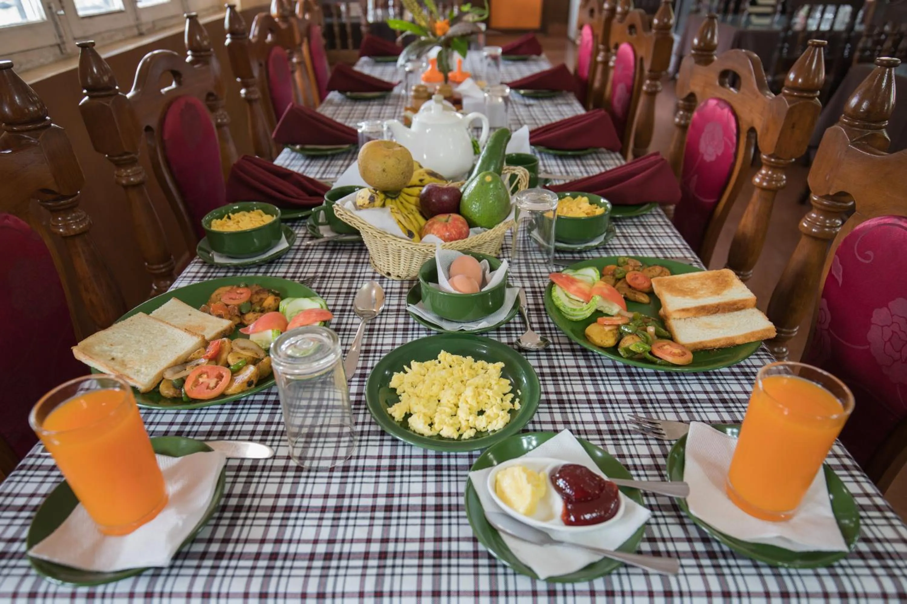 Restaurant/places to eat in Avocado Orchid Resort