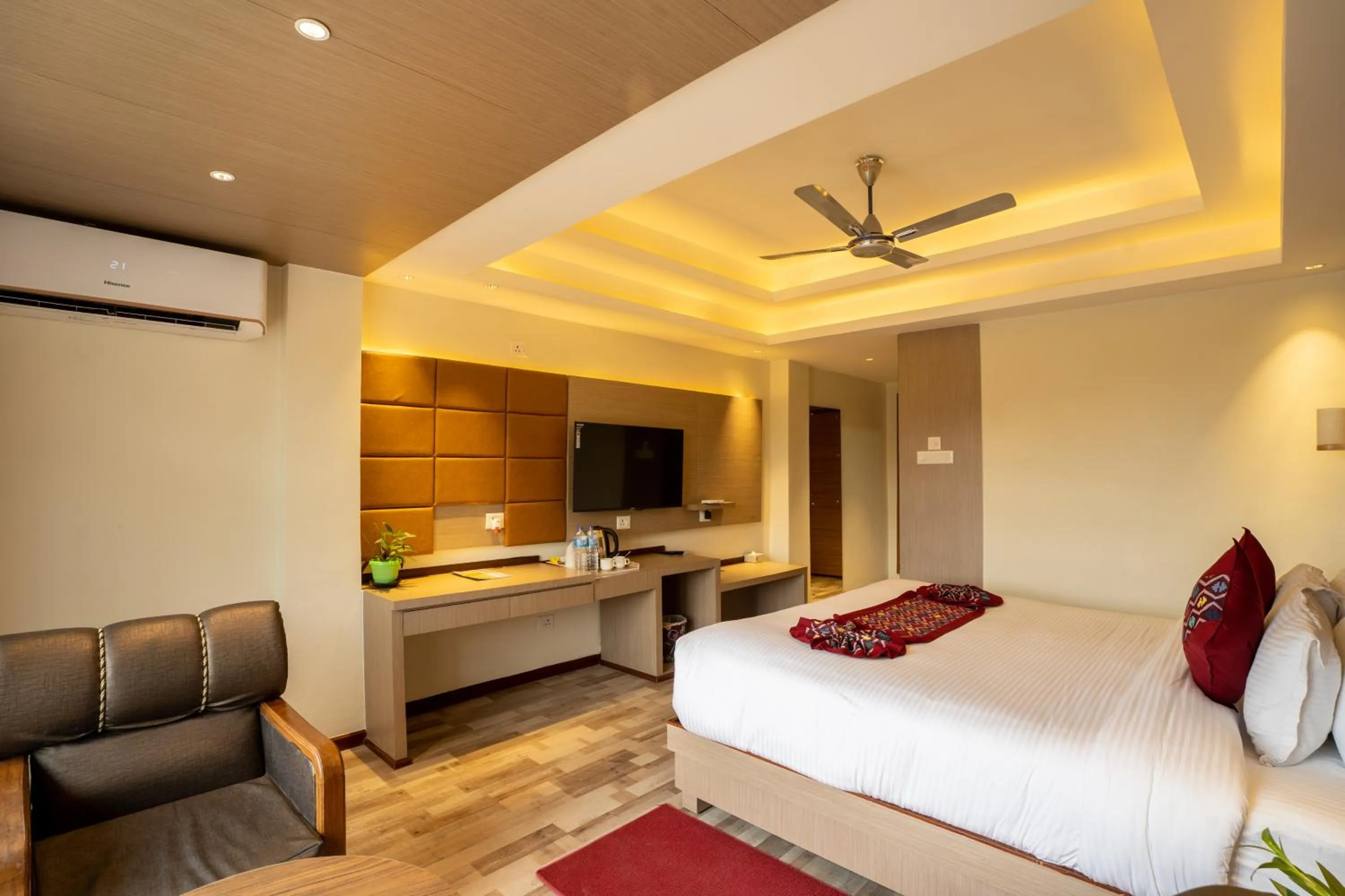 TV and multimedia, Bed in Avocado Orchid Resort