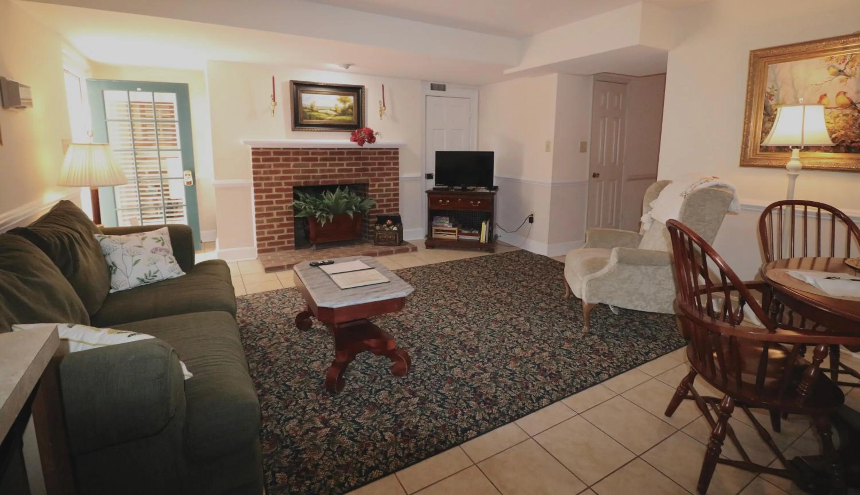 The Richard Johnston Inn & 1890 Caroline House