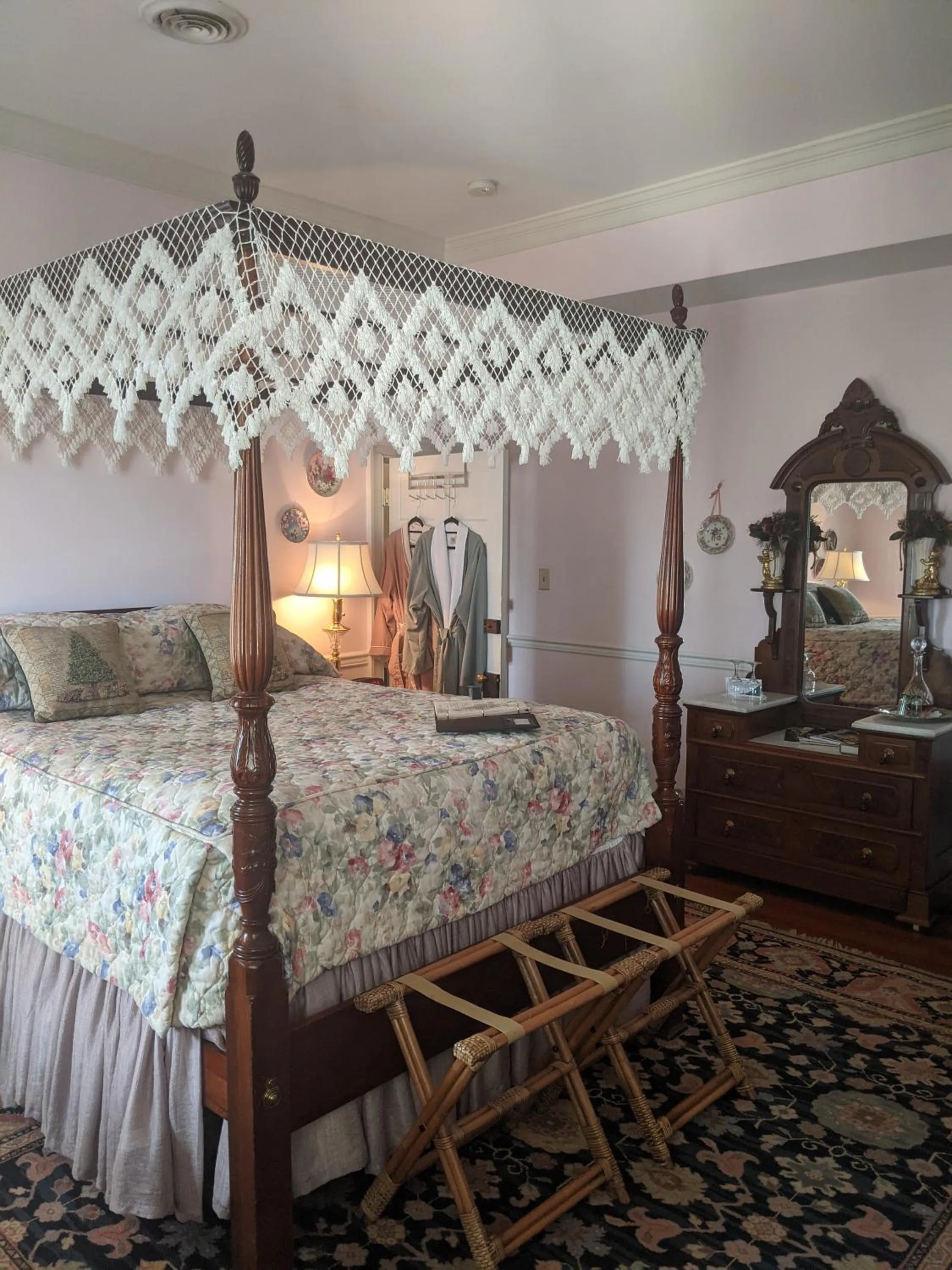 Bed in The Richard Johnston Inn & 1890 Caroline House