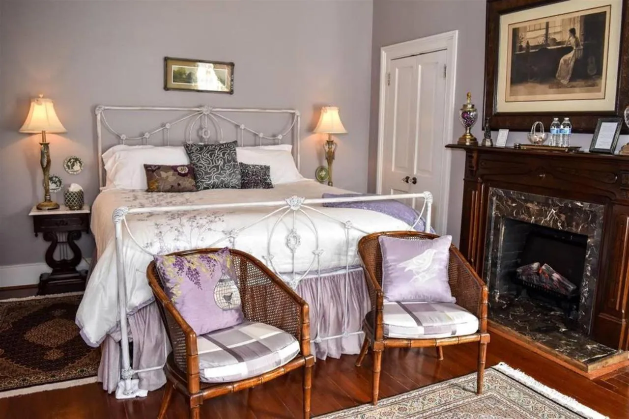 Bed in The Richard Johnston Inn & 1890 Caroline House