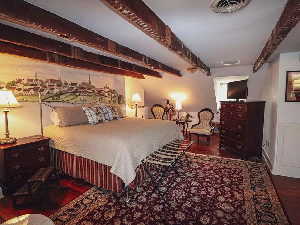 Bed in The Richard Johnston Inn & 1890 Caroline House