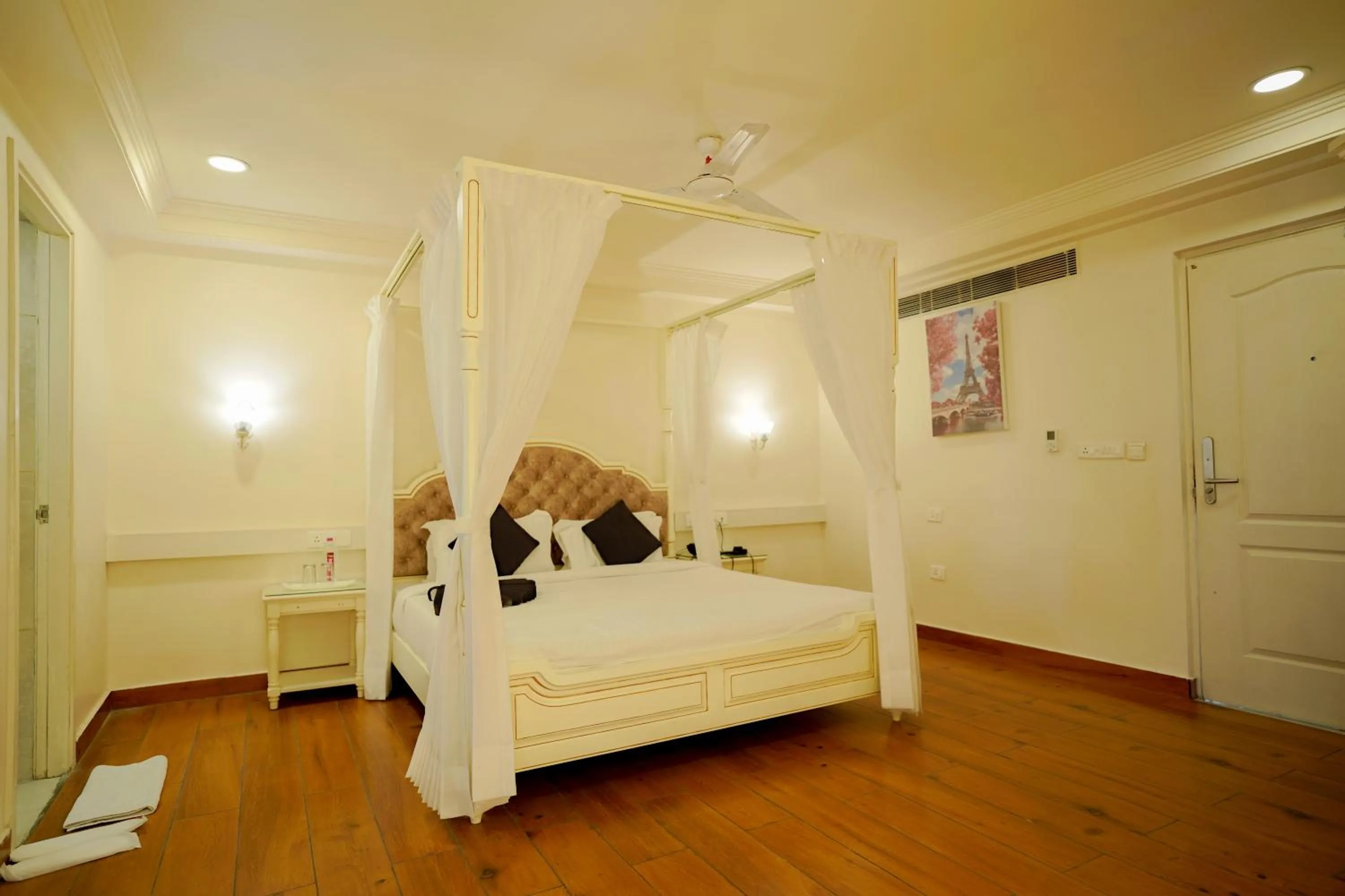 Bed in Hotel Magenta Jaipur