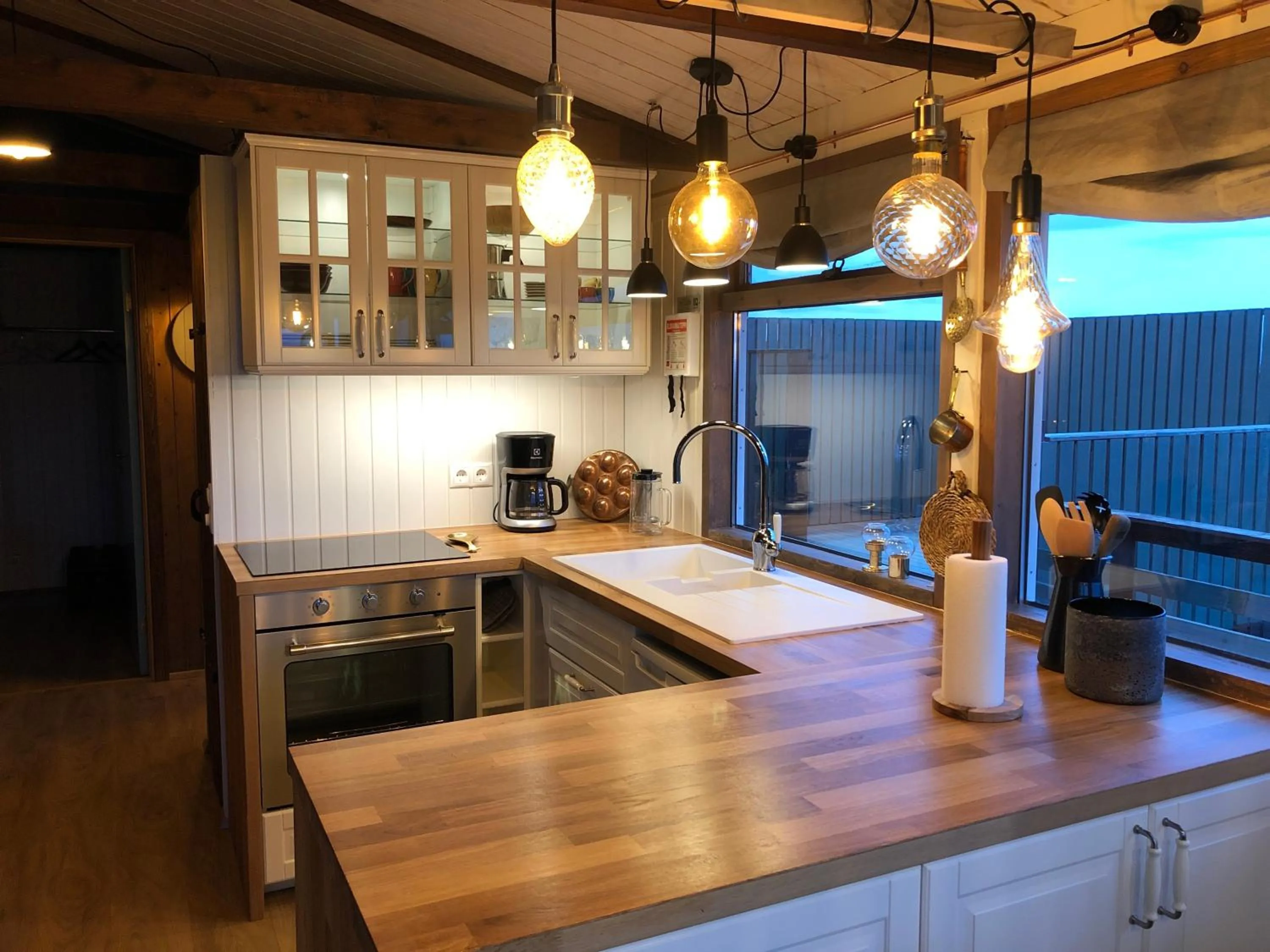 Kitchen or kitchenette in Mulakot Cosy Cabins