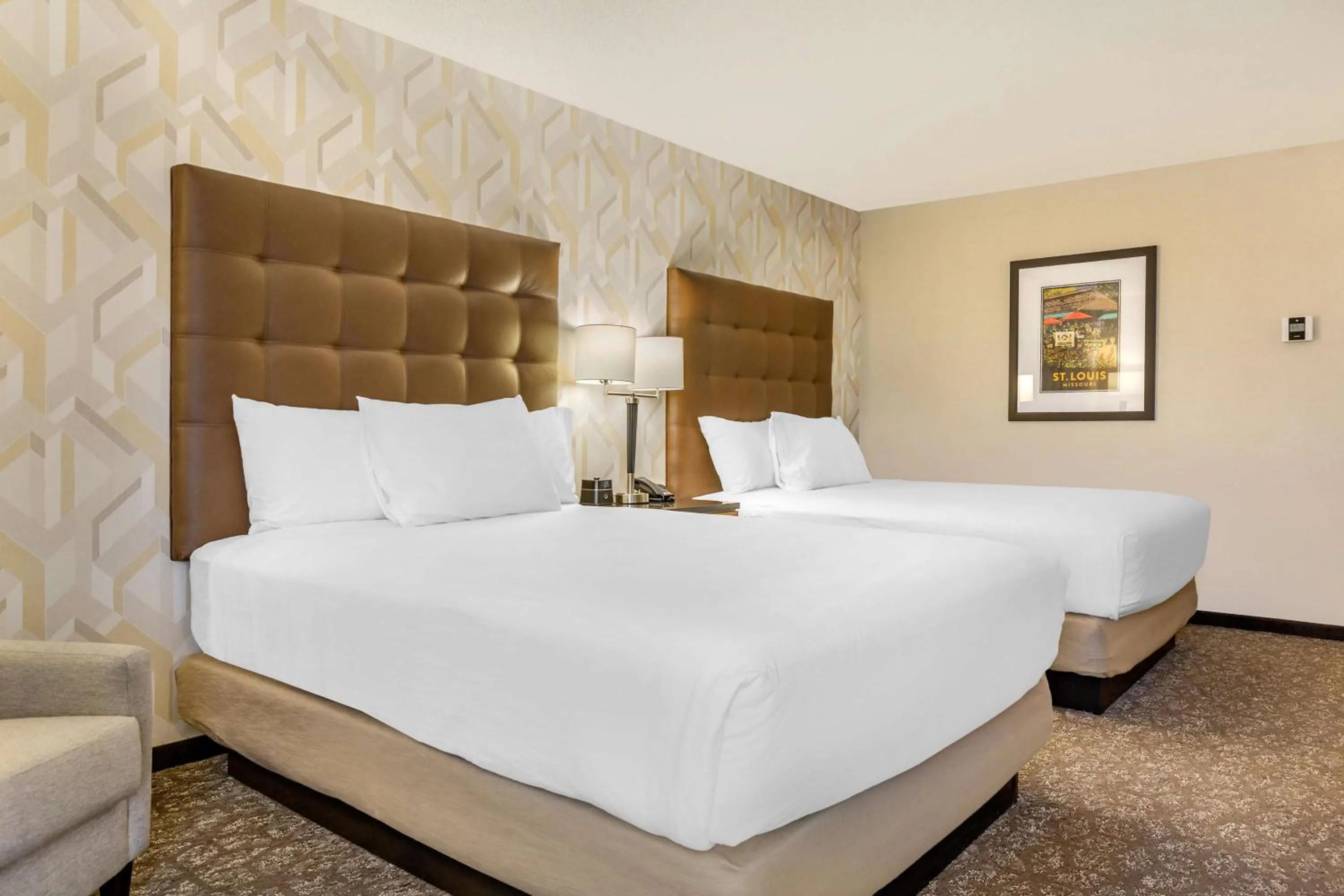 Bedroom, Bed in Drury Inn & Suites St. Louis-Southwest