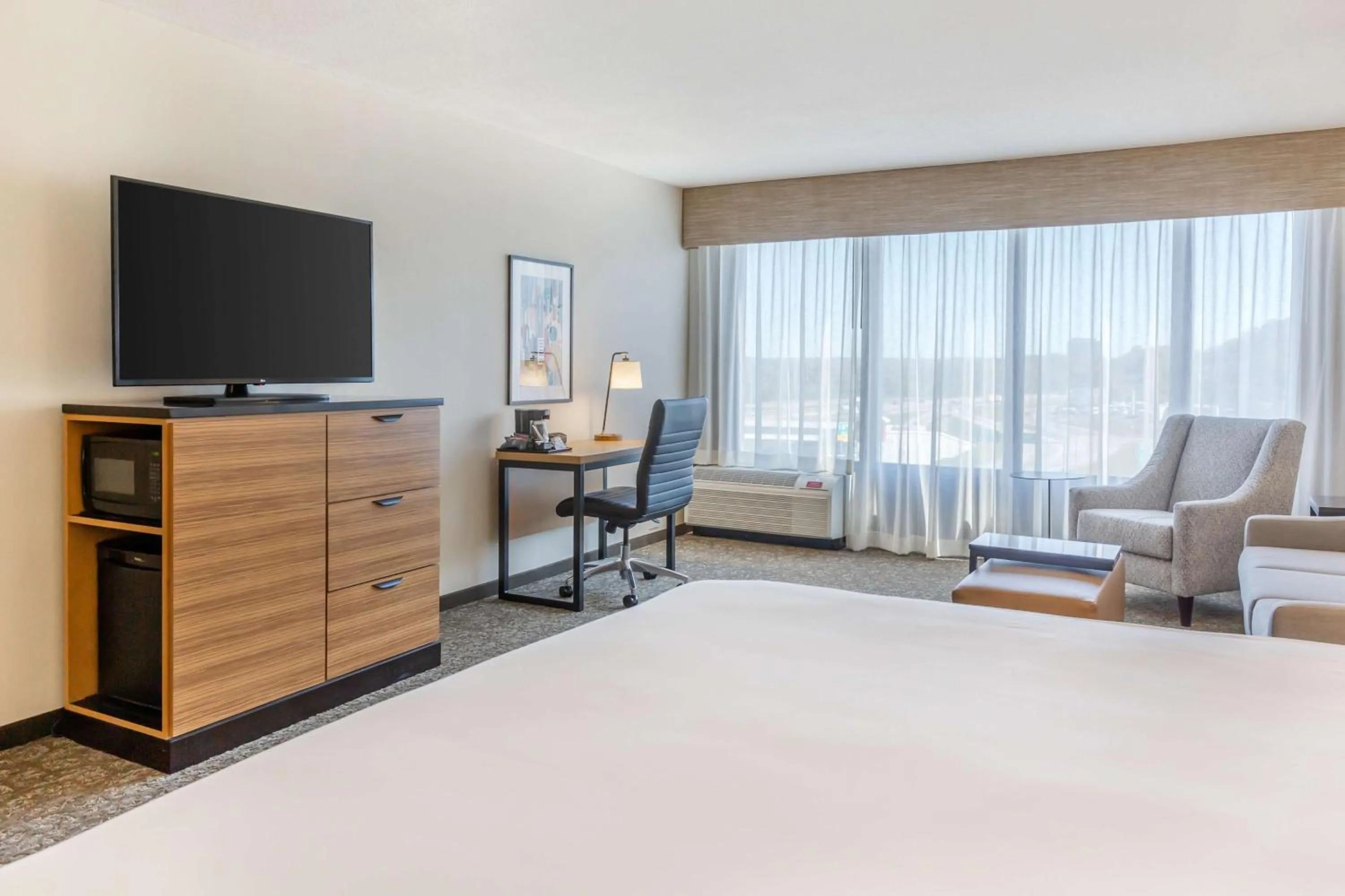 Bedroom, Bed in Drury Inn & Suites St. Louis-Southwest