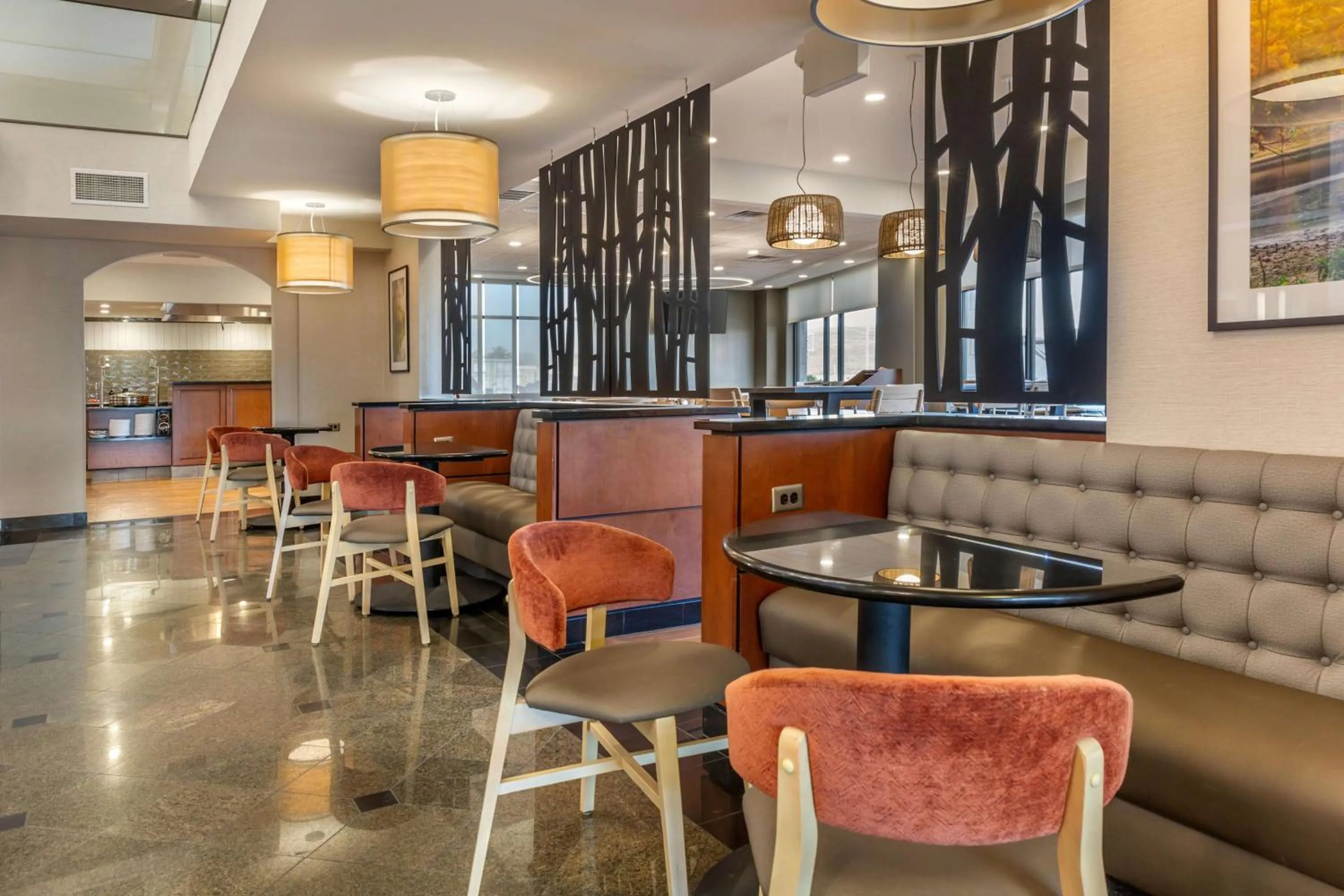 Breakfast in Drury Inn & Suites St. Louis-Southwest