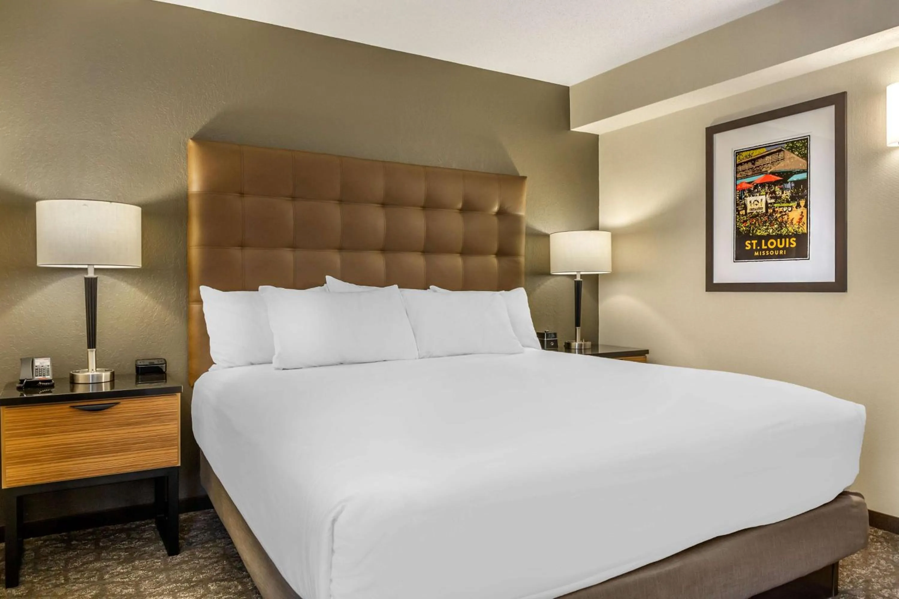 Bedroom, Bed in Drury Inn & Suites St. Louis-Southwest