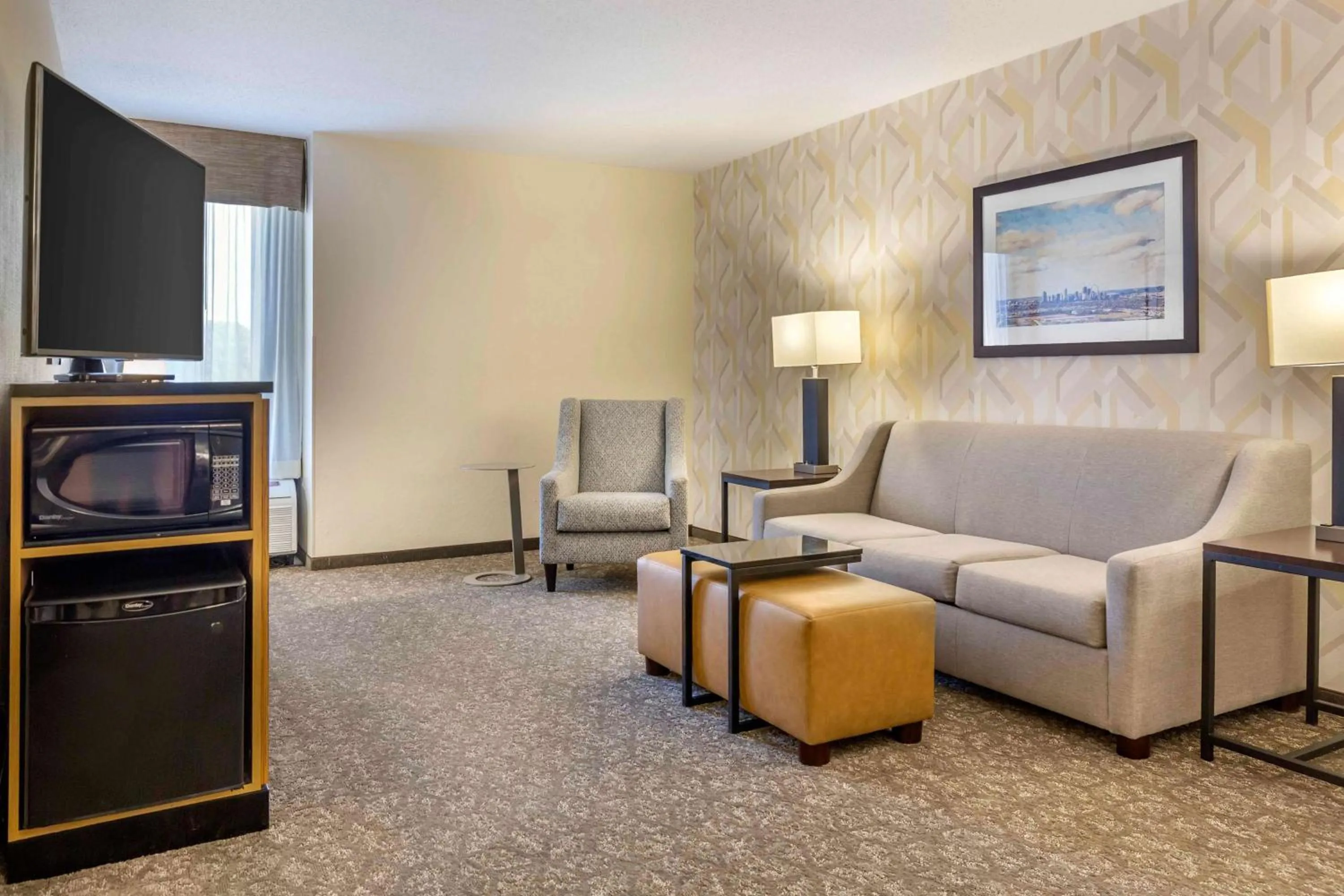 Bedroom in Drury Inn & Suites St. Louis-Southwest