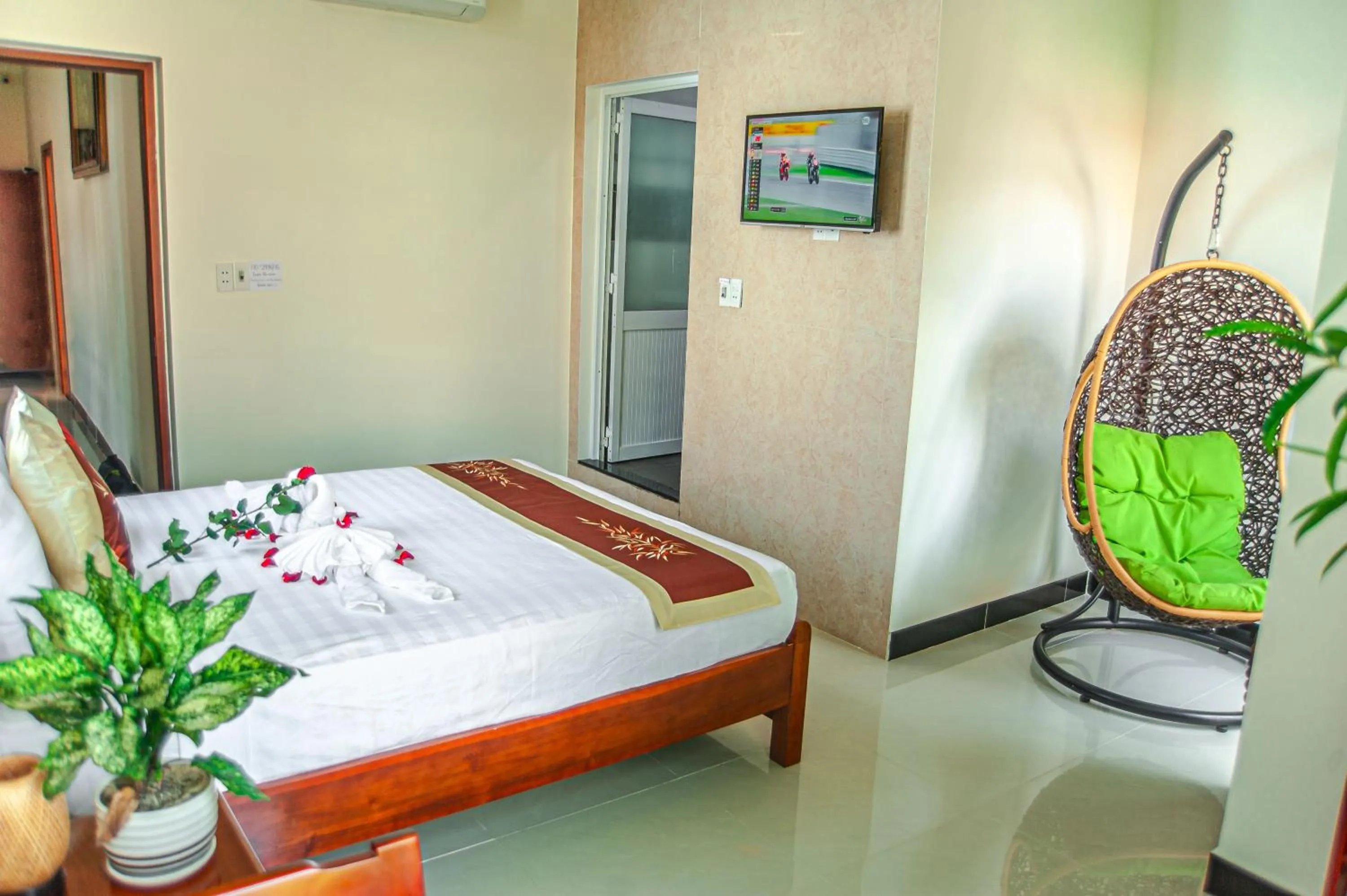 Shower, Bed in Golden Soulmate homestay