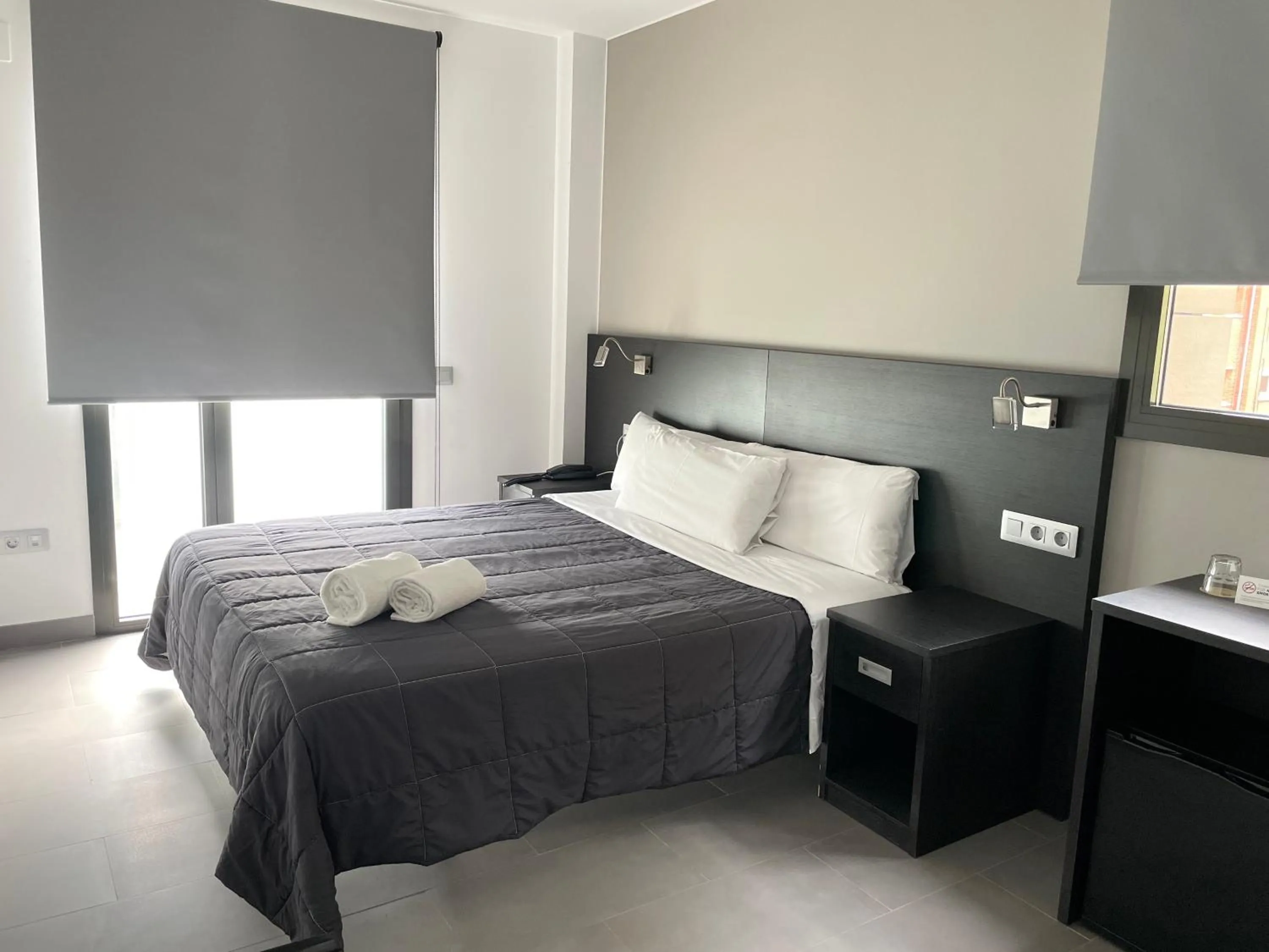 Photo of the whole room, Bed in 6 Bis HOTEL