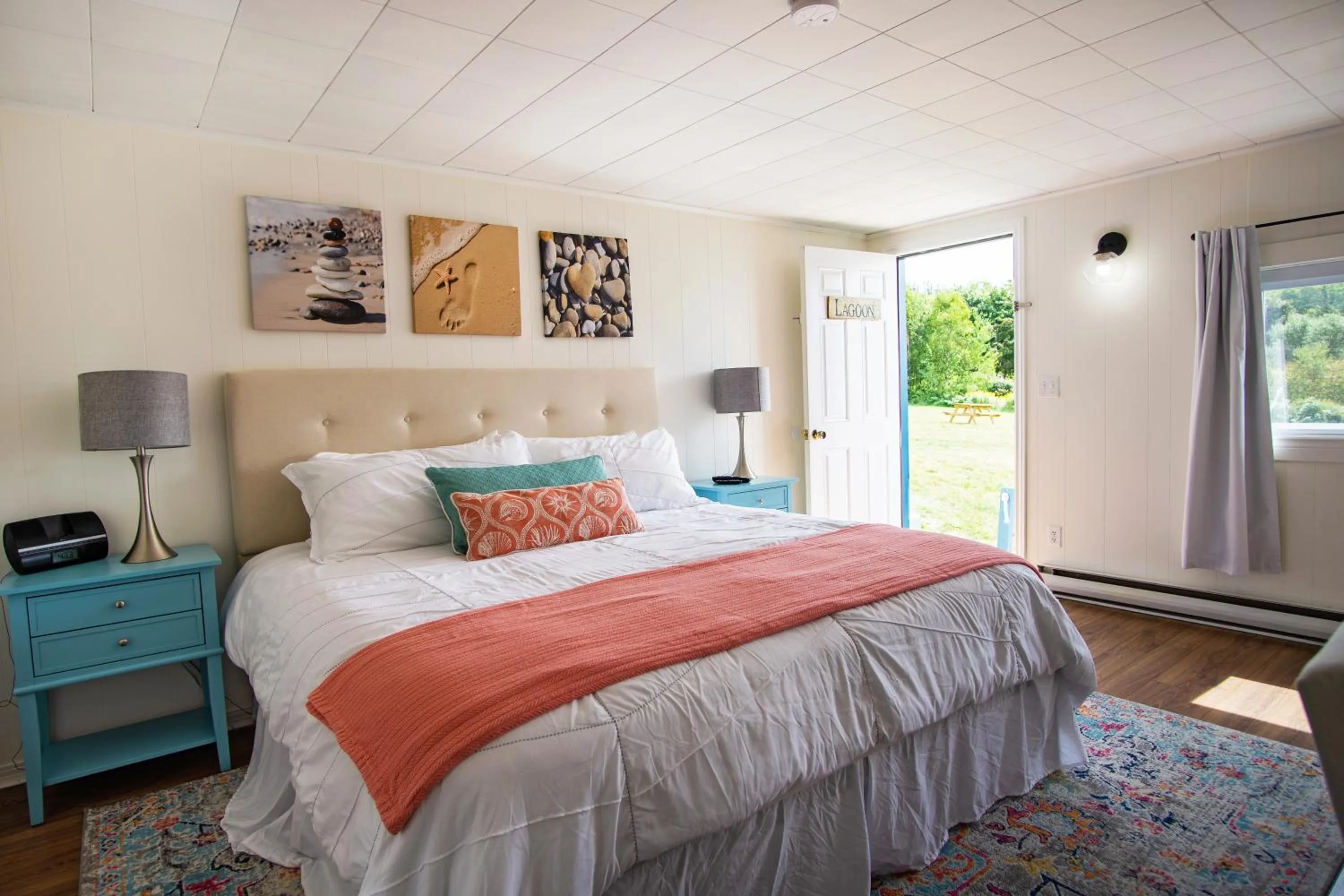Photo of the whole room, Bed in Friars Bay Inn & Cottages