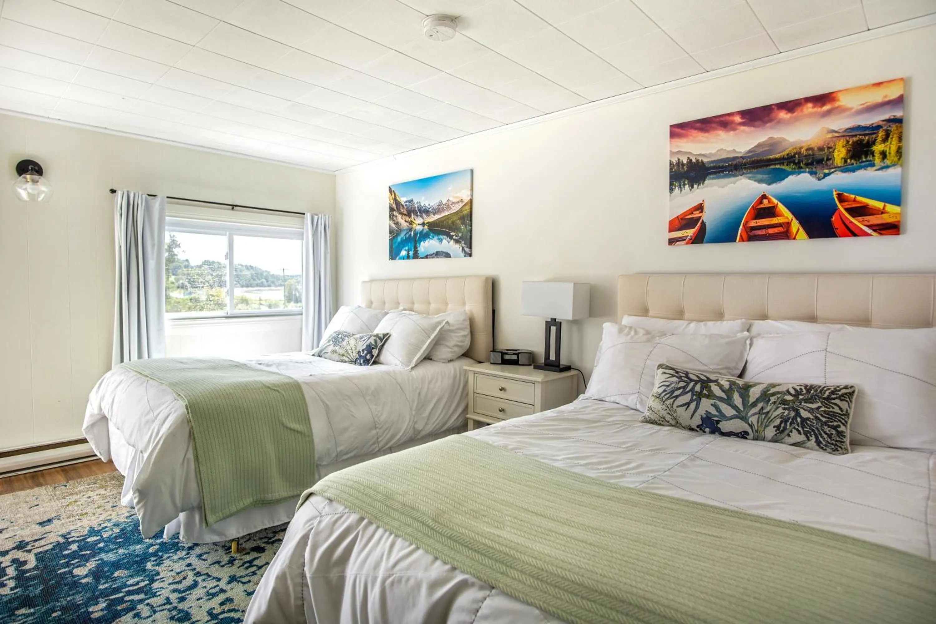 Bed in Friars Bay Inn & Cottages
