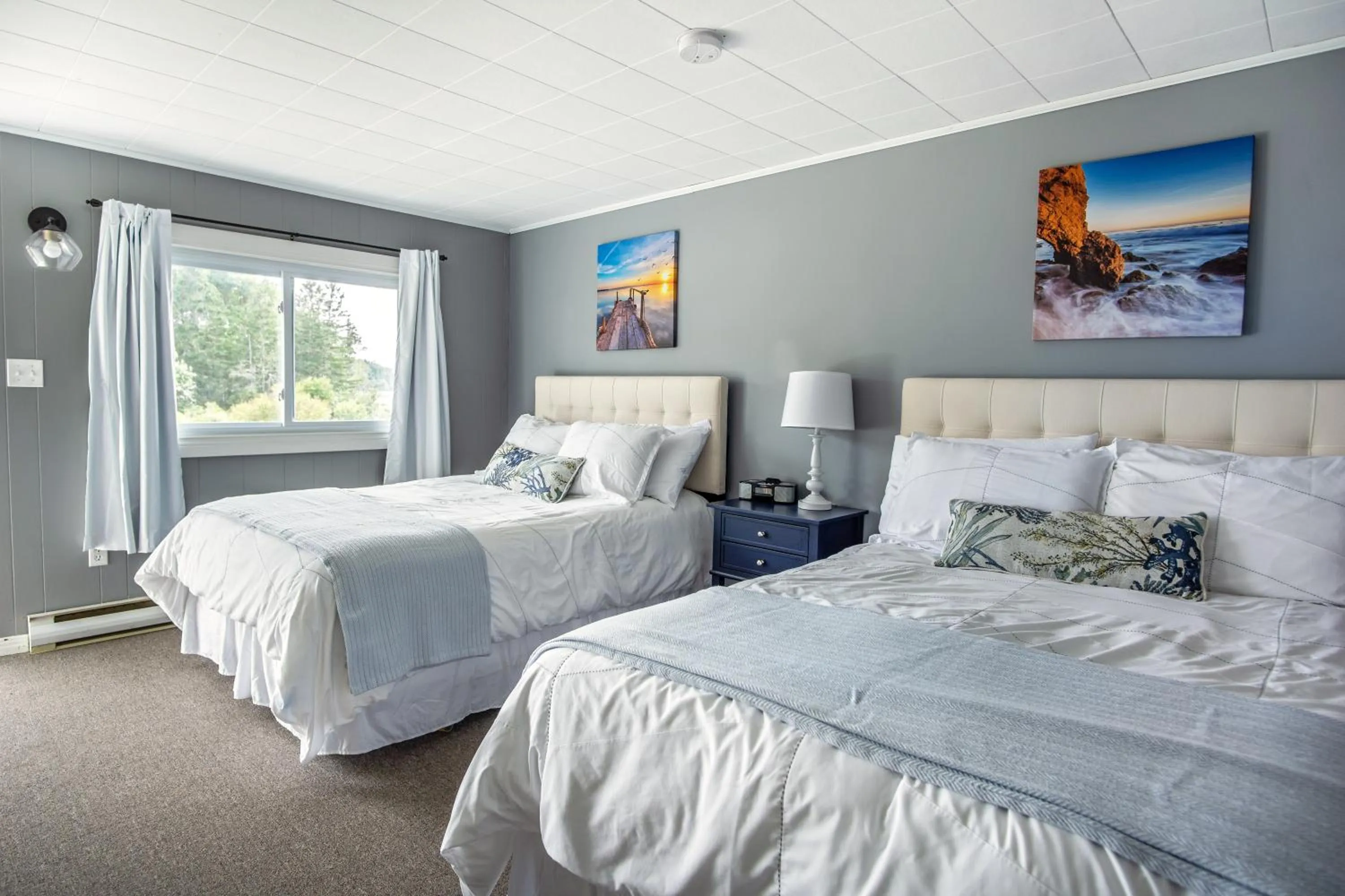 Bed in Friars Bay Inn & Cottages