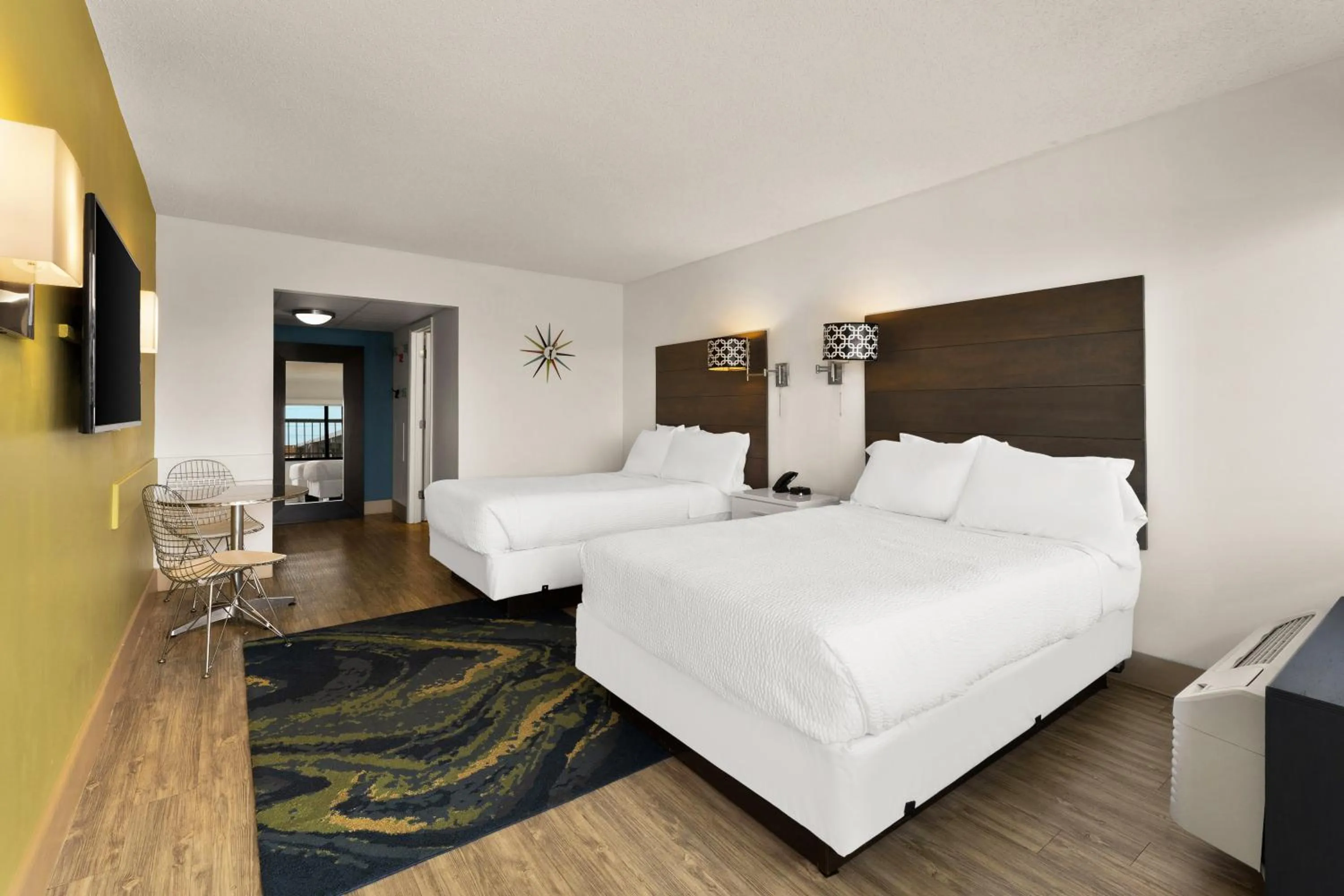 wardrobe, Bed in Beach House Dewey