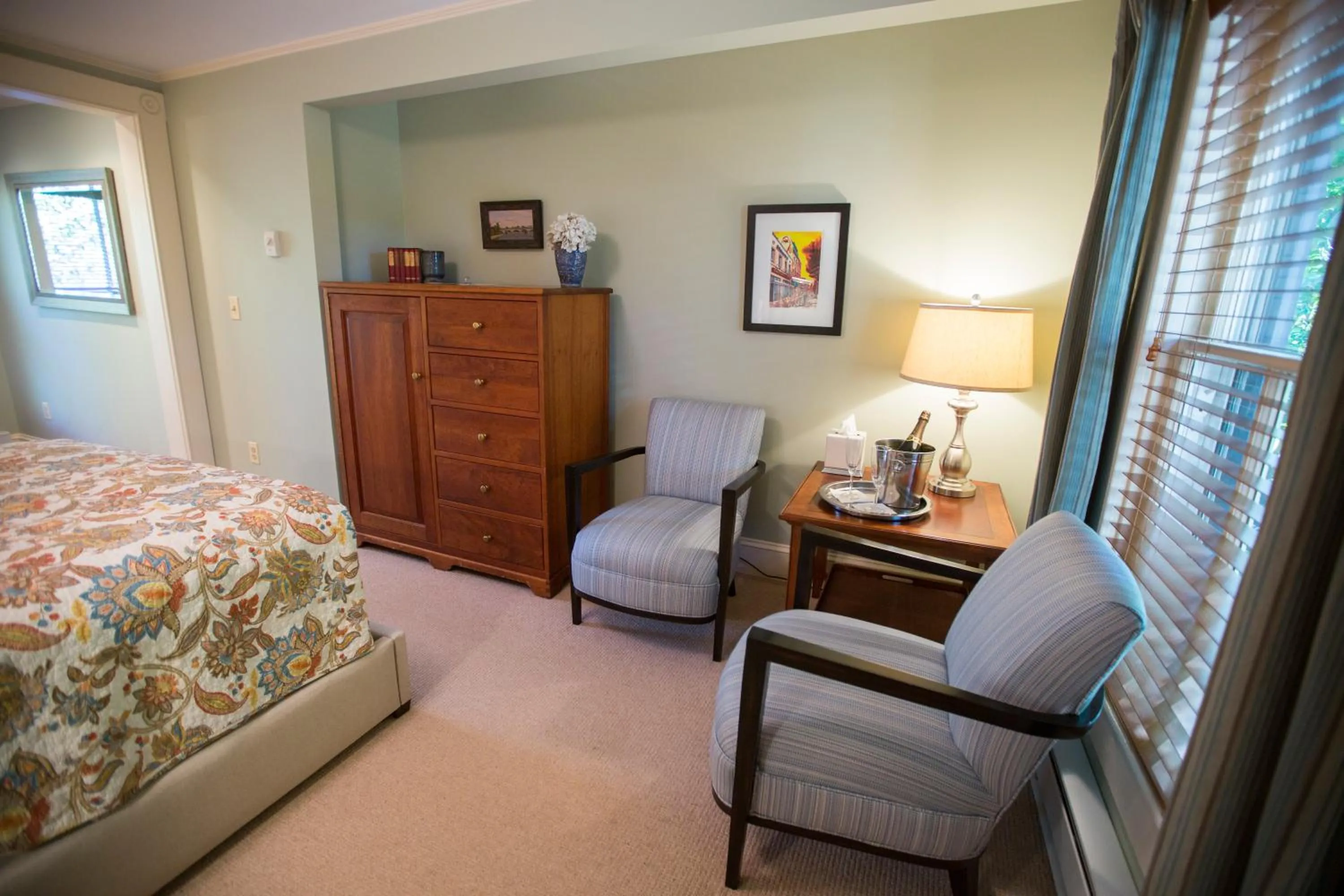 Bed in Gay Street Inn