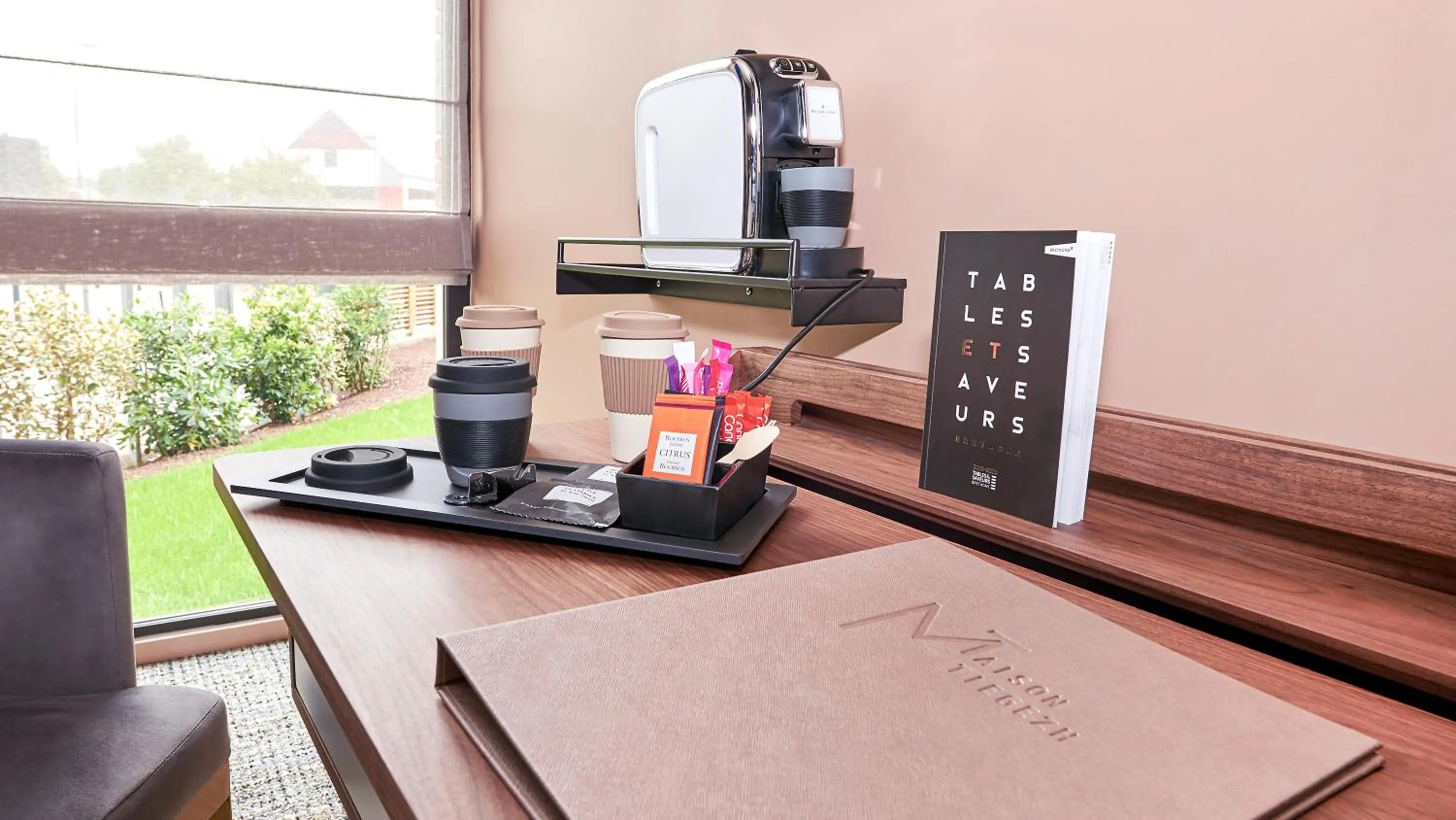 Coffee/tea facilities in Maison Tiegezh