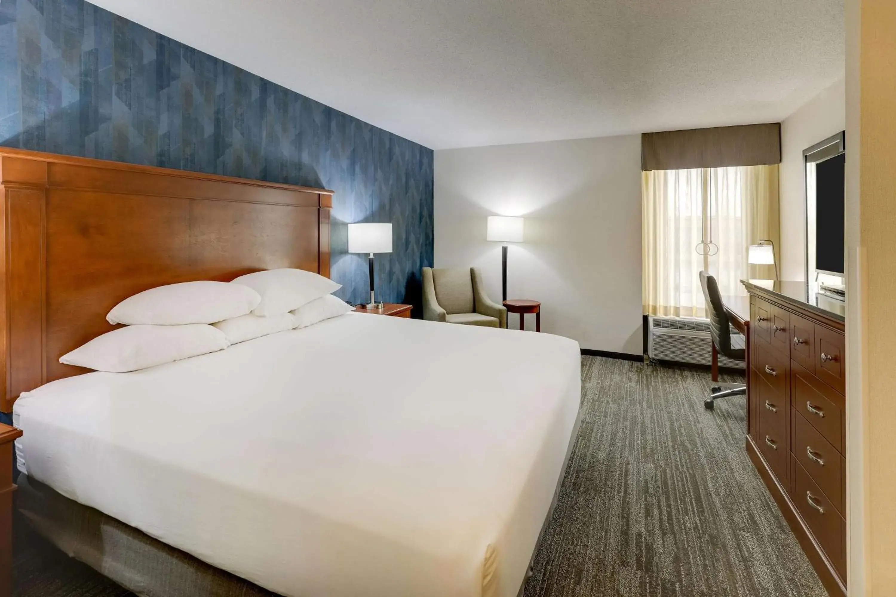 Bedroom, Bed in Drury Inn & Suites St. Louis St. Peters Bedroom, Bed in Drury Inn & Suites St. Louis St. Peters