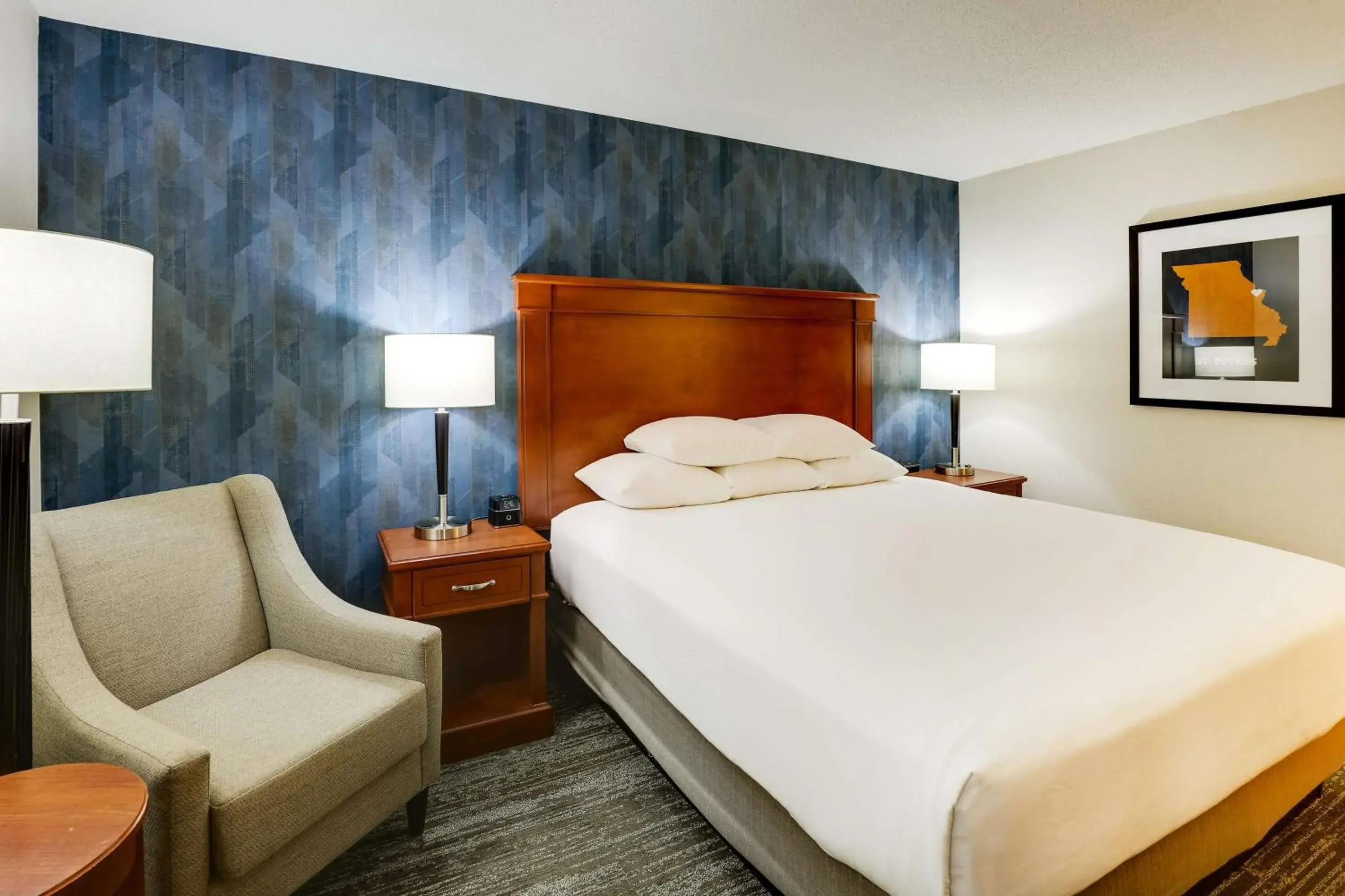 Bedroom, Bed in Drury Inn & Suites St. Louis St. Peters Bedroom, Bed in Drury Inn & Suites St. Louis St. Peters