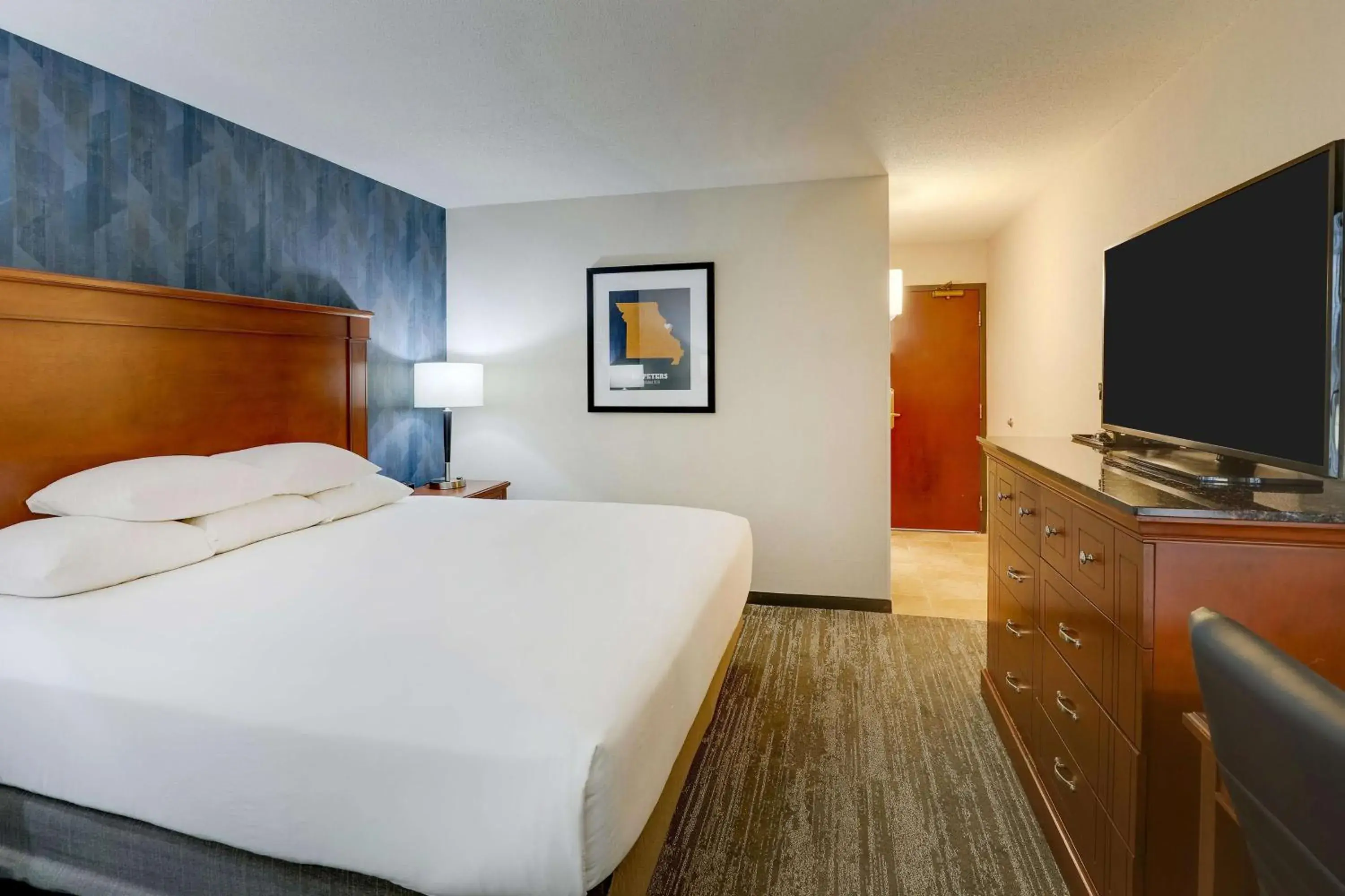 Bedroom, Bed in Drury Inn & Suites St. Louis St. Peters Bedroom, Bed in Drury Inn & Suites St. Louis St. Peters