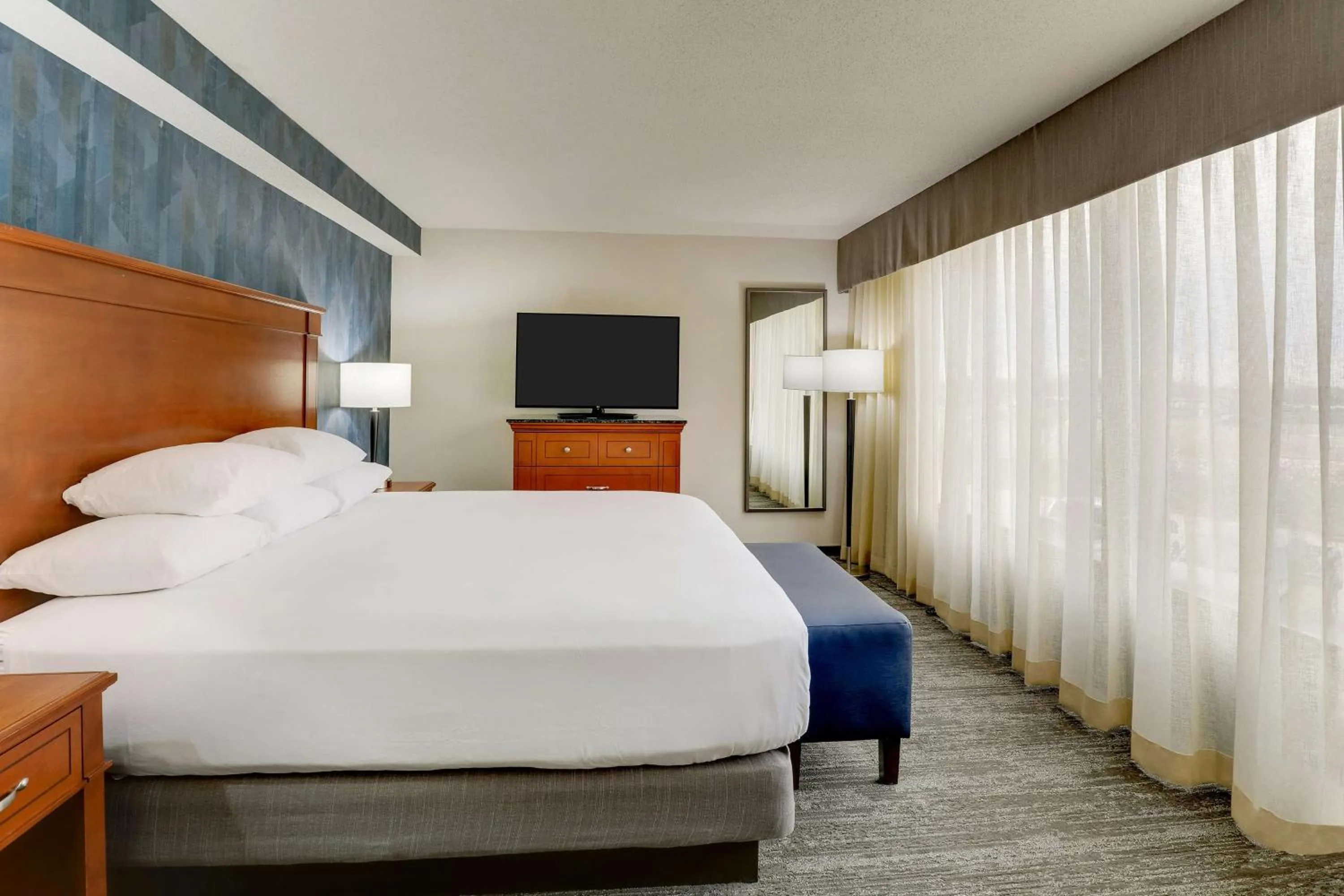 Bedroom, Bed in Drury Inn & Suites St. Louis St. Peters