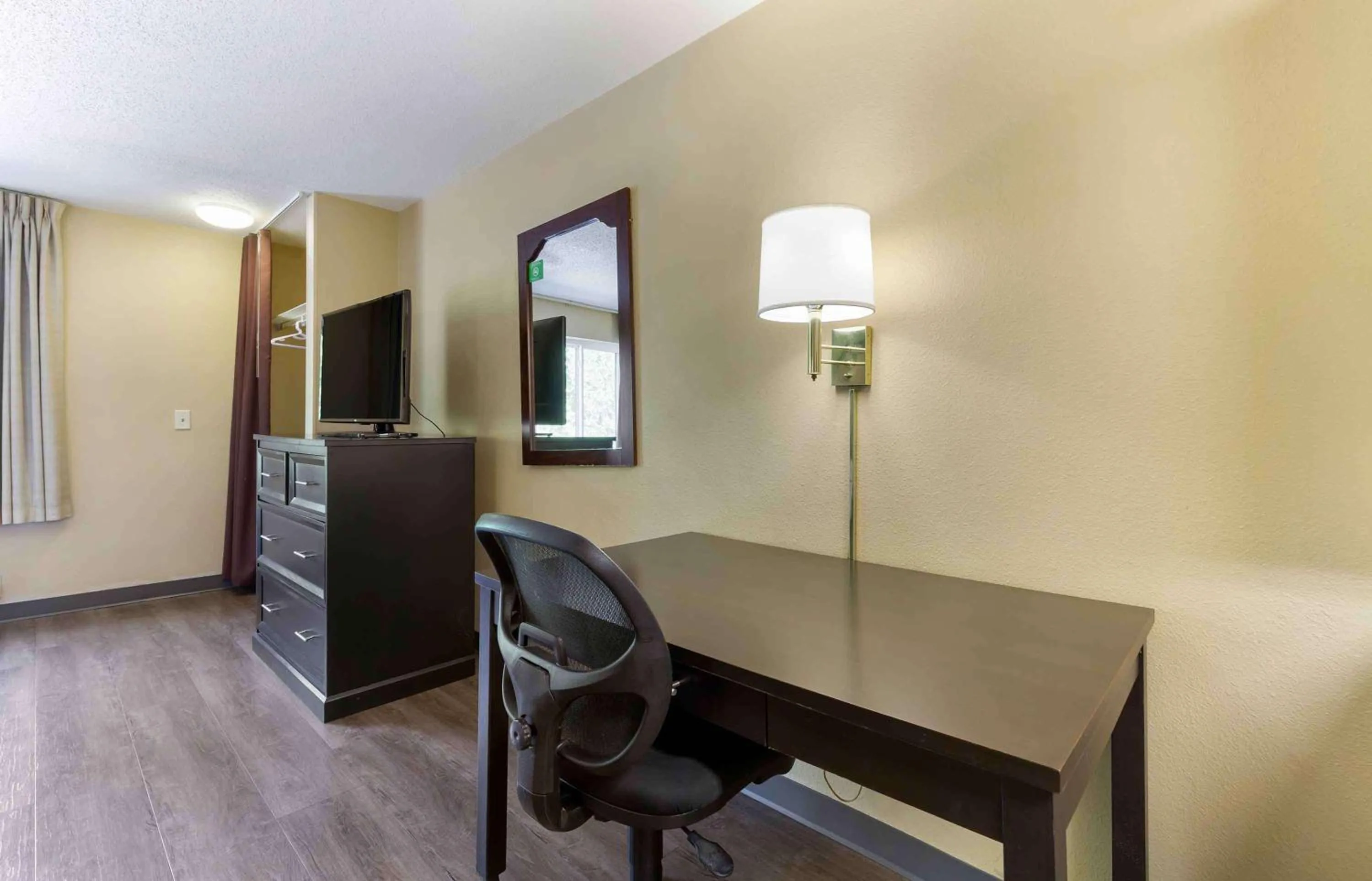 Bedroom in Extended Stay America Suites - Washington, DC - Landover