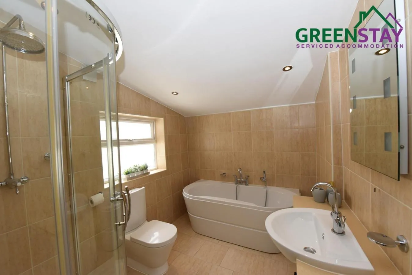 Bathroom in "Honeysuckle House Chester" by Greenstay Serviced Accommodation - Large 3 Bed House, Sleeps 6, Perfect For Contractors, Business Travellers, Families & Groups