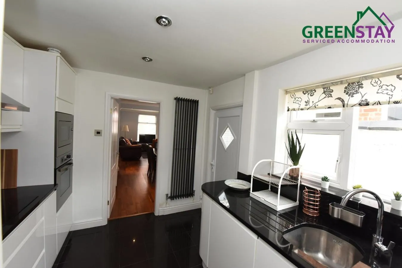 Kitchen or kitchenette in "Honeysuckle House Chester" by Greenstay Serviced Accommodation - Large 3 Bed House, Sleeps 6, Perfect For Contractors, Business Travellers, Families & Groups