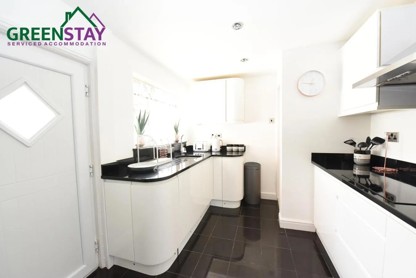 Kitchen or kitchenette in "Honeysuckle House Chester" by Greenstay Serviced Accommodation - Large 3 Bed House, Sleeps 6, Perfect For Contractors, Business Travellers, Families & Groups