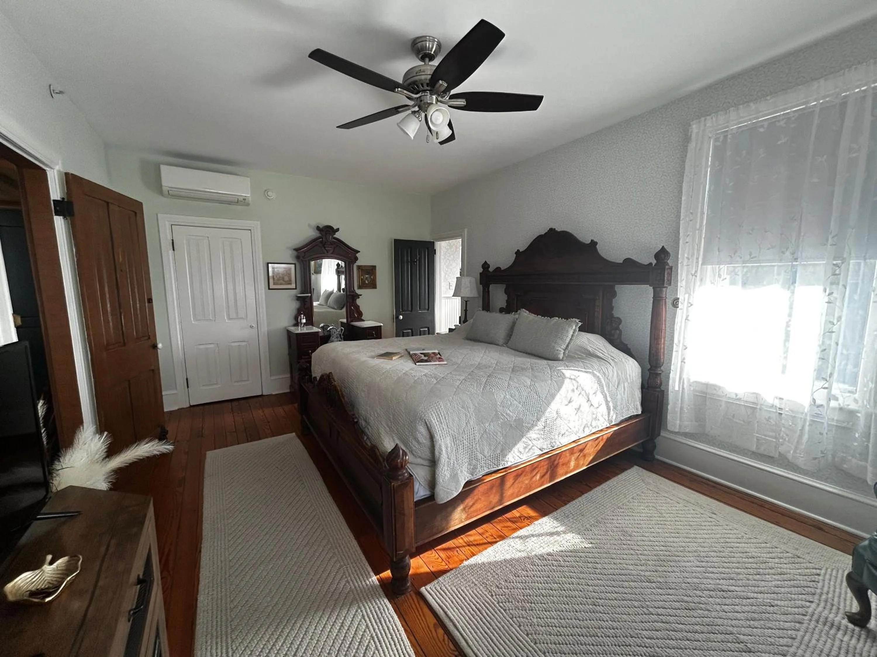 Bed in Beauclaires Bed & Breakfast