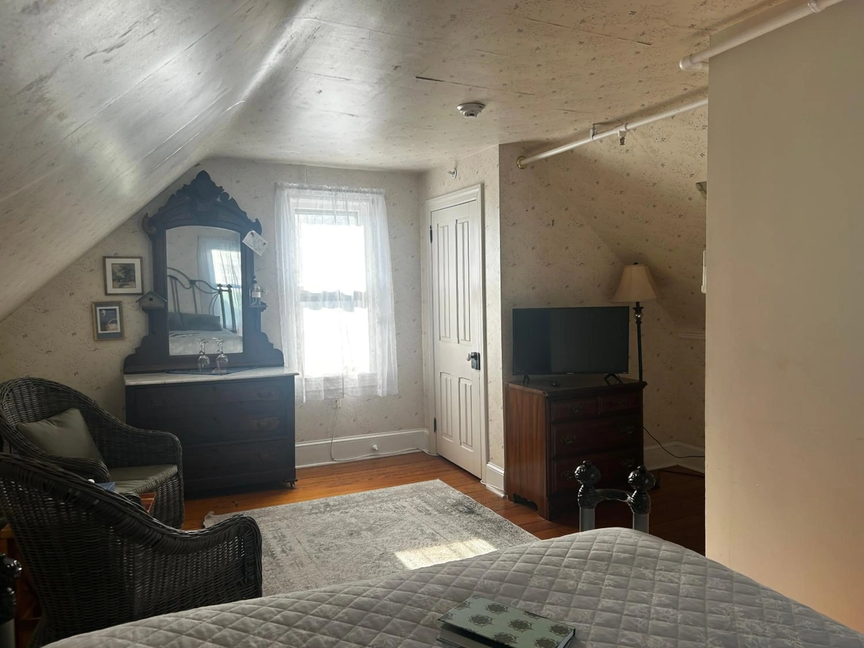 Bed in Beauclaires Bed & Breakfast