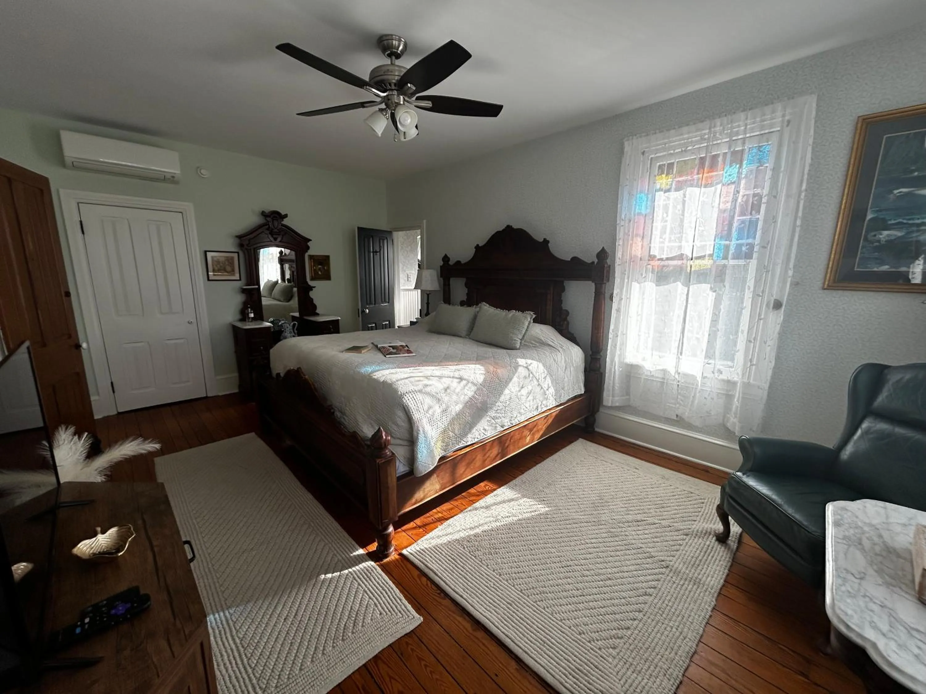 Bed in Beauclaires Bed & Breakfast