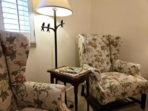 Queen Room with Balcony in Green Tree Inn Queen Room with Balcony in Green Tree Inn