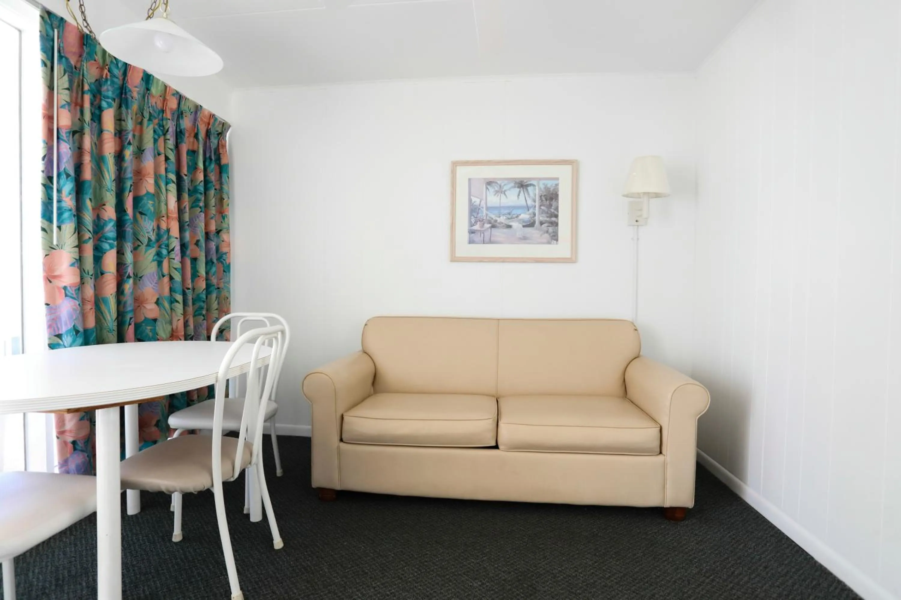 Living room in Commander by the Sea Motel