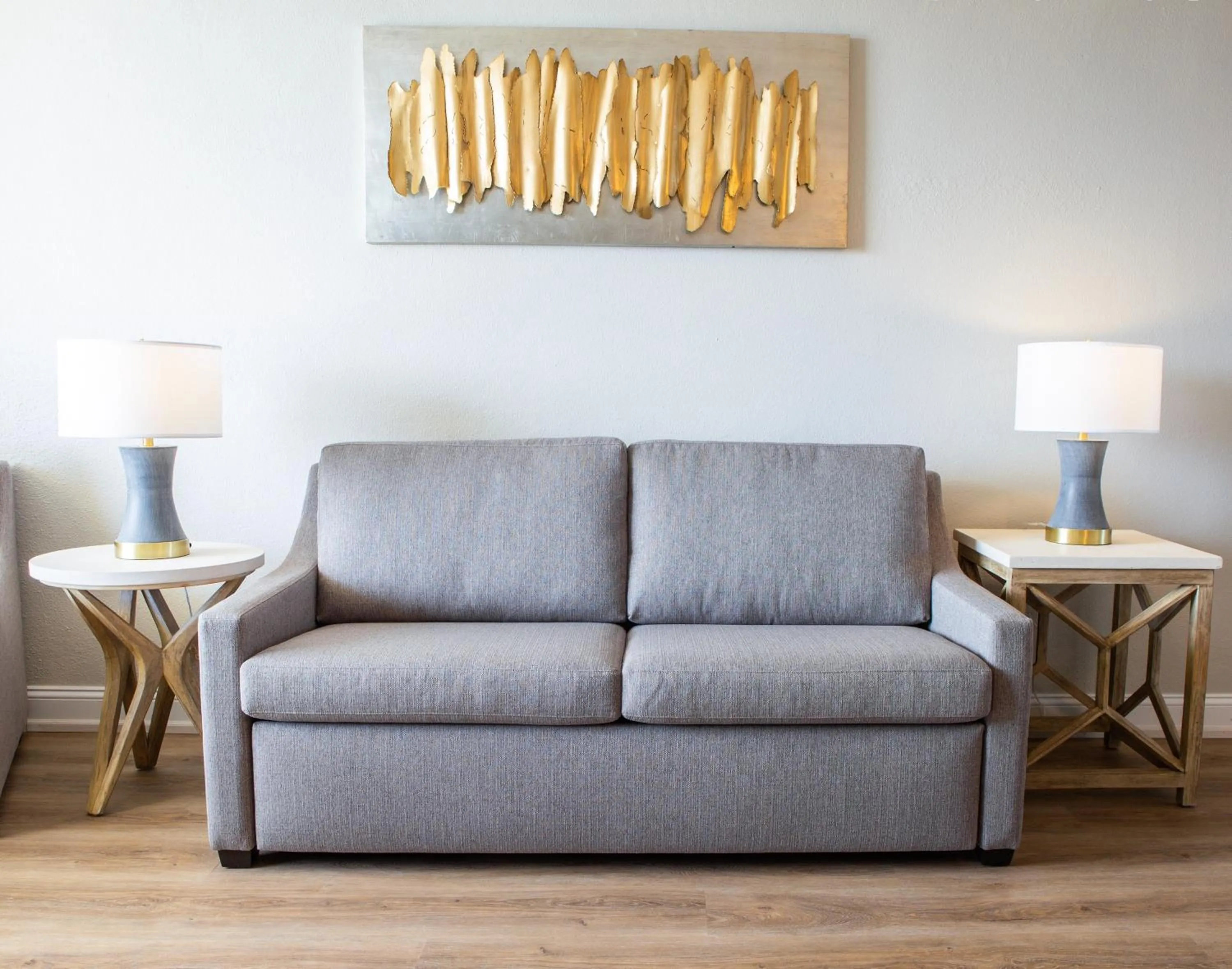 Living room in Bristol Plaza Motel