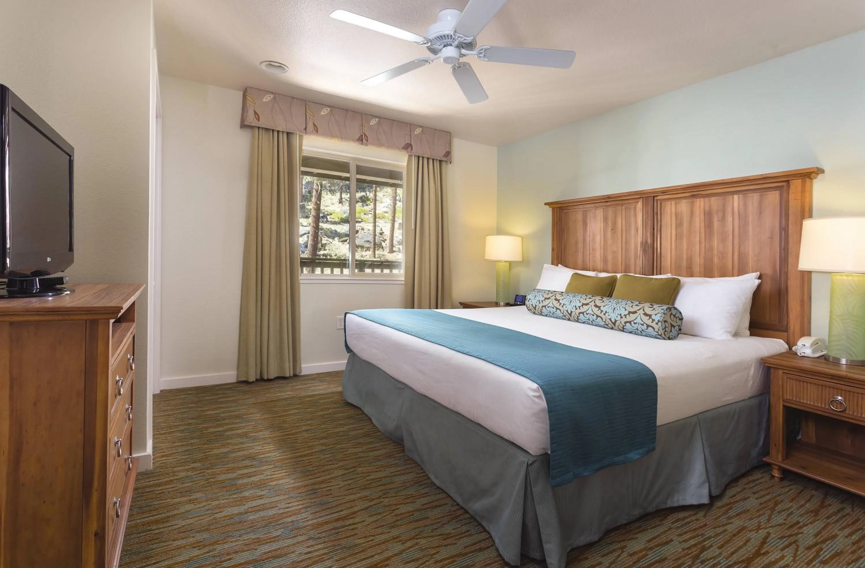 Photo of the whole room, Bed in WorldMark South Shore