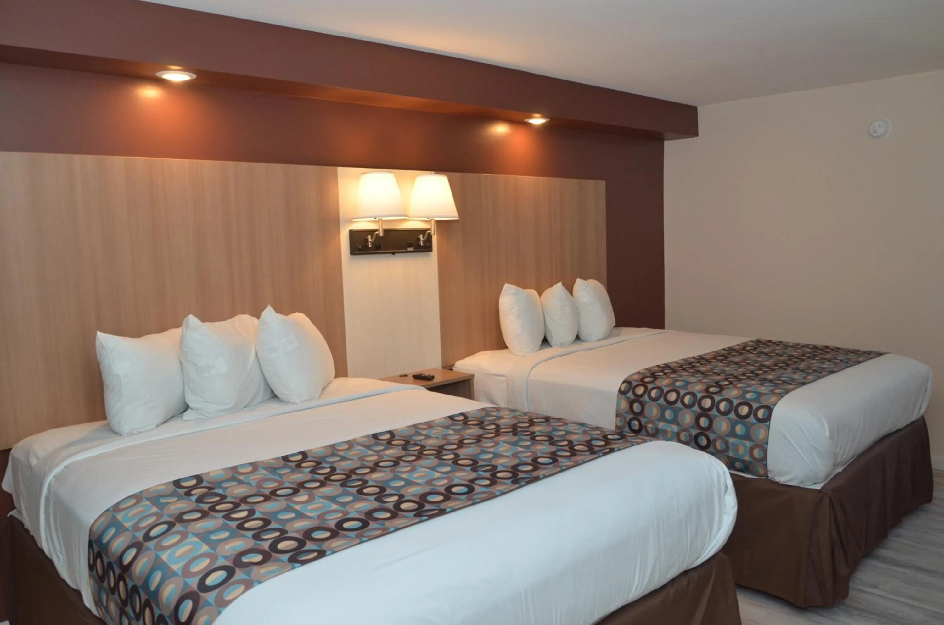 Bedroom, Bed in Seahorse Inn