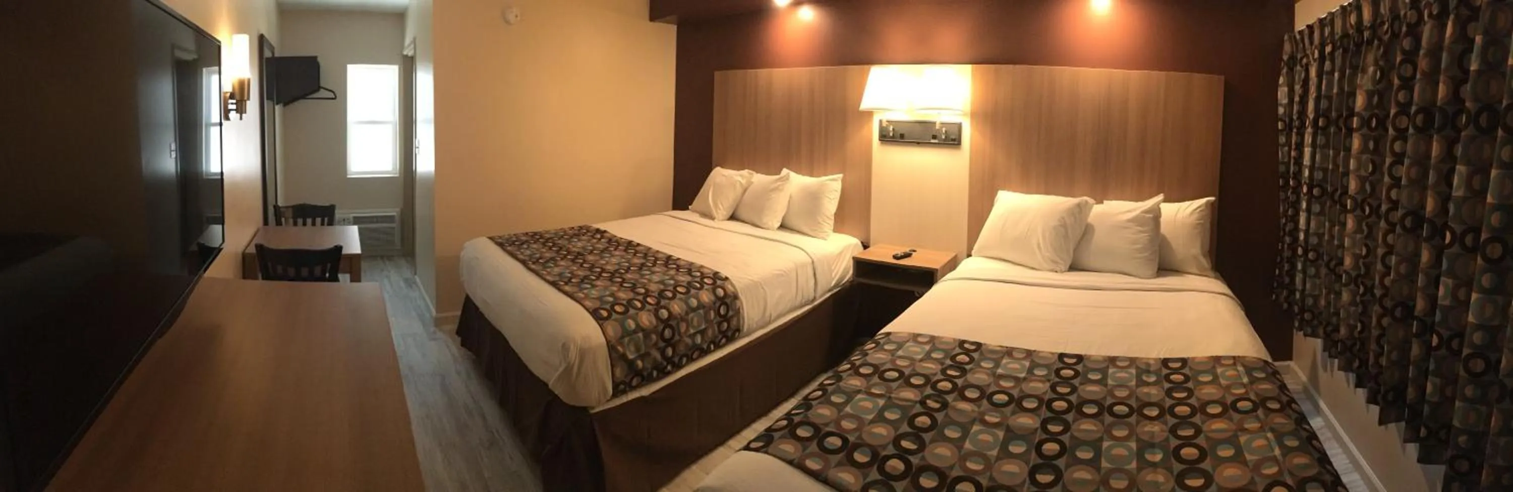 Photo of the whole room, Bed in Seahorse Inn