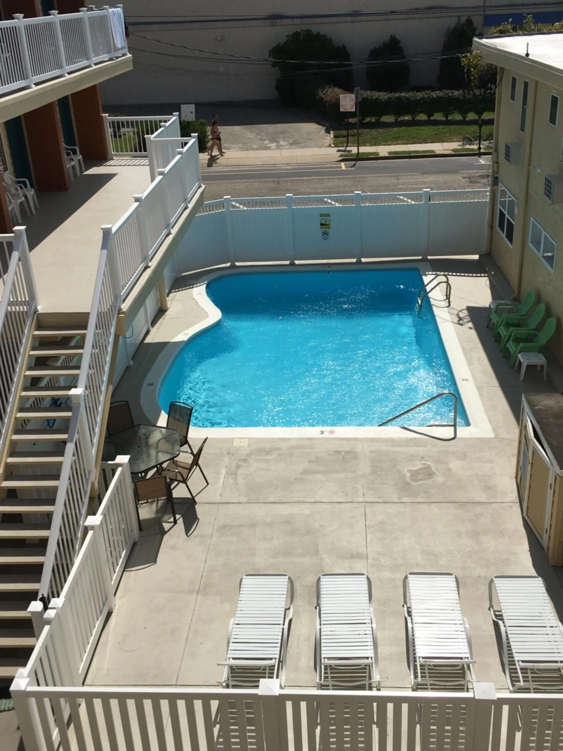Swimming pool in Seahorse Inn