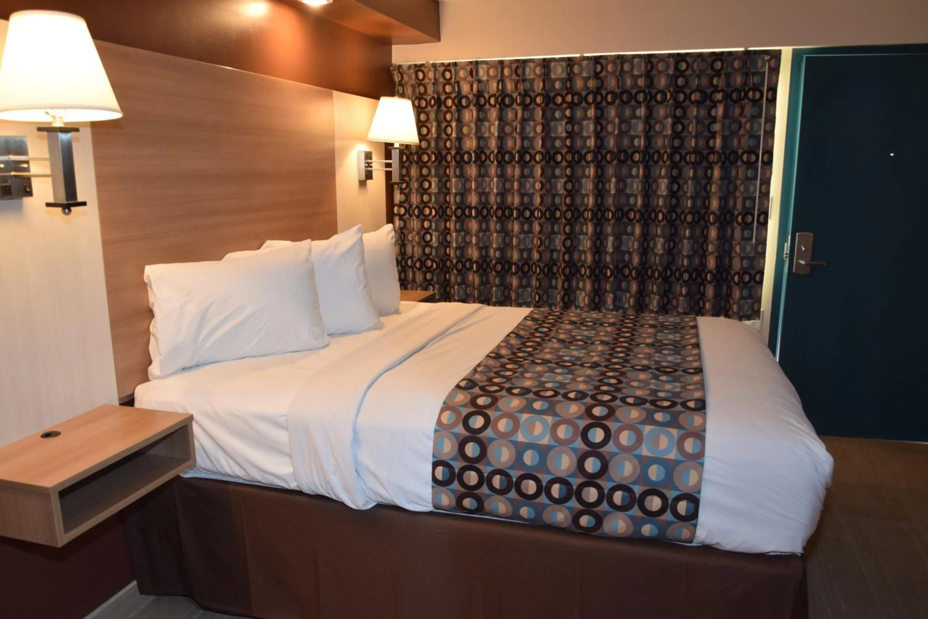 Bedroom, Bed in Seahorse Inn