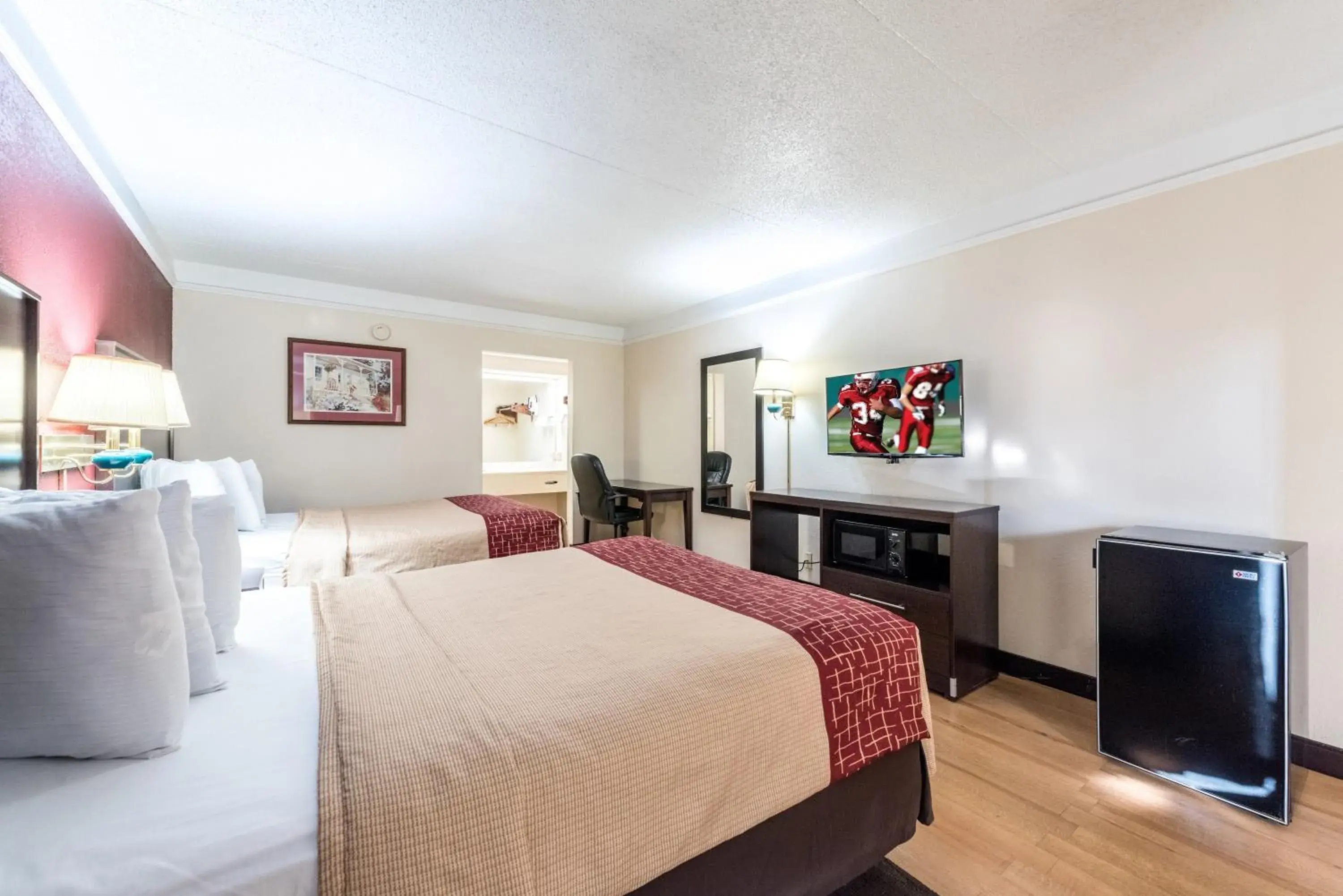 Photo of the whole room, Bed in Red Roof Inn & Suites Clinton, TN Photo of the whole room, Bed in Red Roof Inn & Suites Clinton, TN