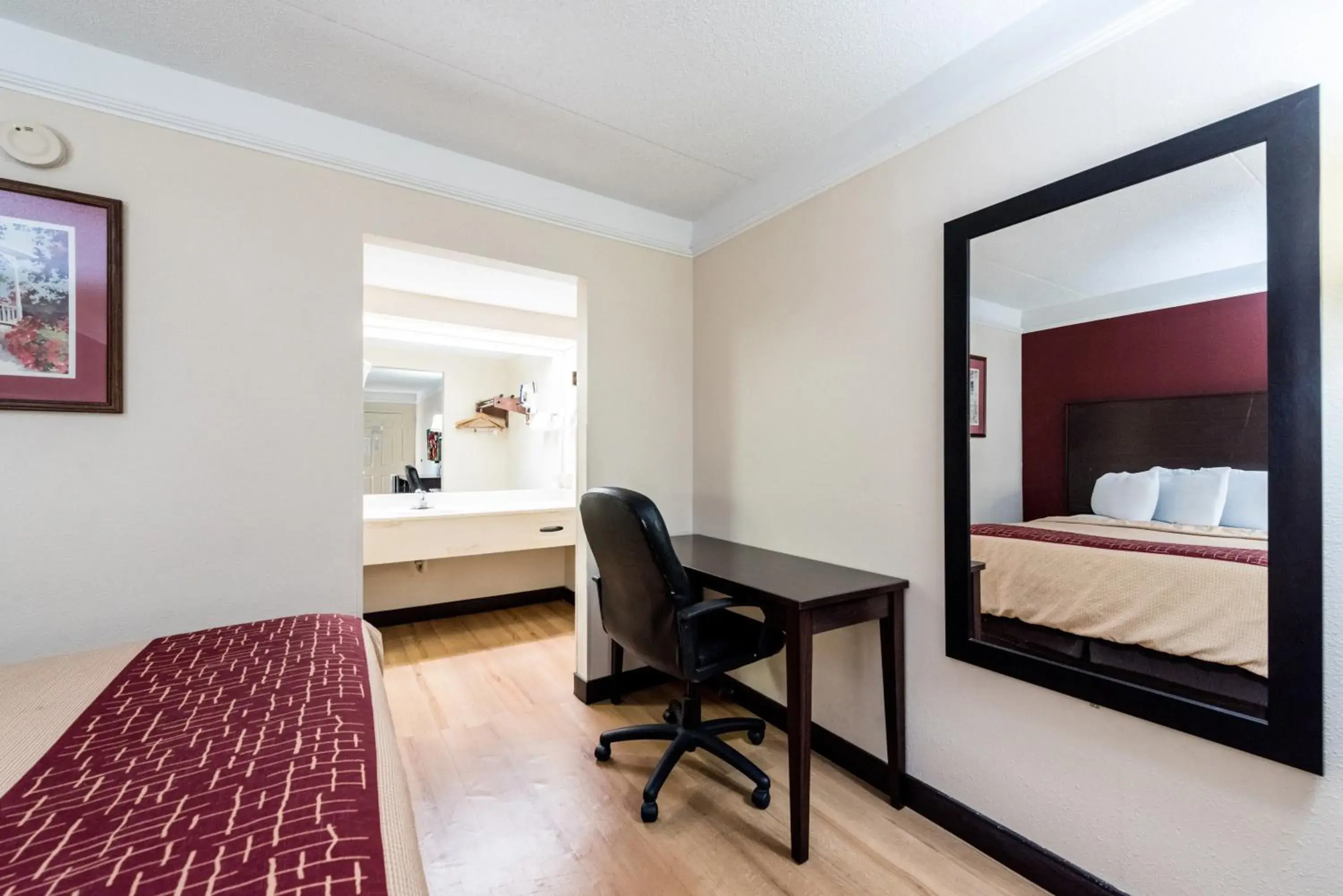 Photo of the whole room, Bed in Red Roof Inn & Suites Clinton, TN Photo of the whole room, Bed in Red Roof Inn & Suites Clinton, TN