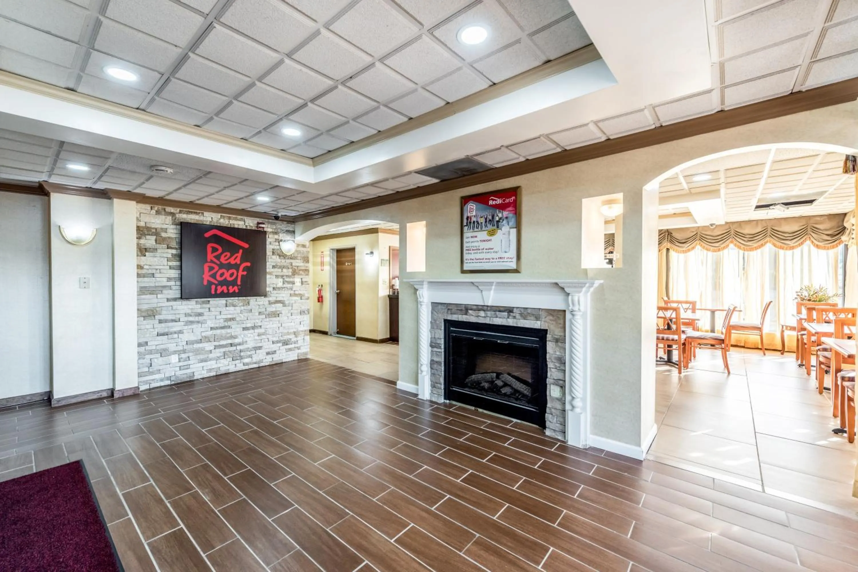 Lobby or reception in Red Roof Inn & Suites Clinton, TN