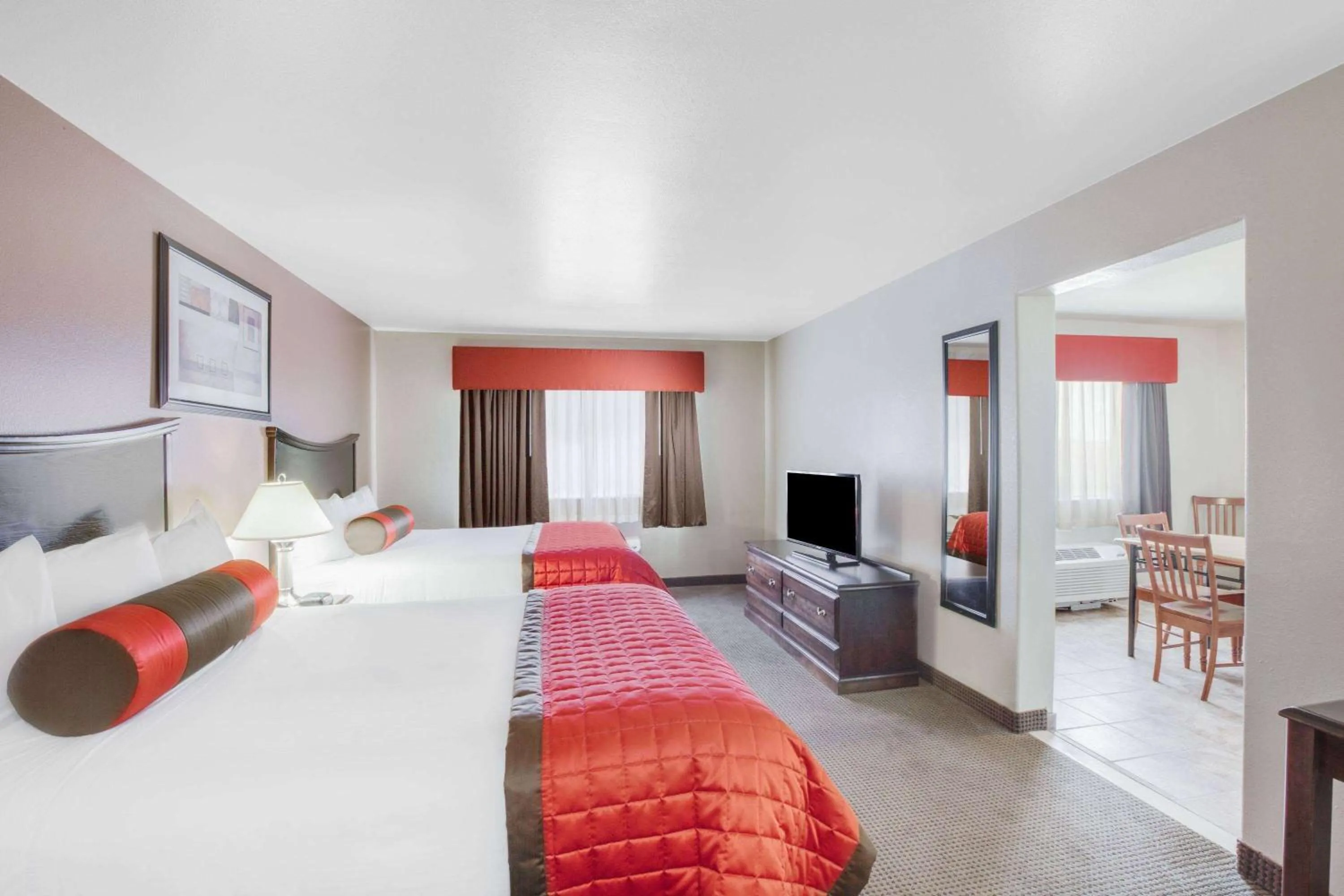 Photo of the whole room, Bed in Baymont by Wyndham Wheeler