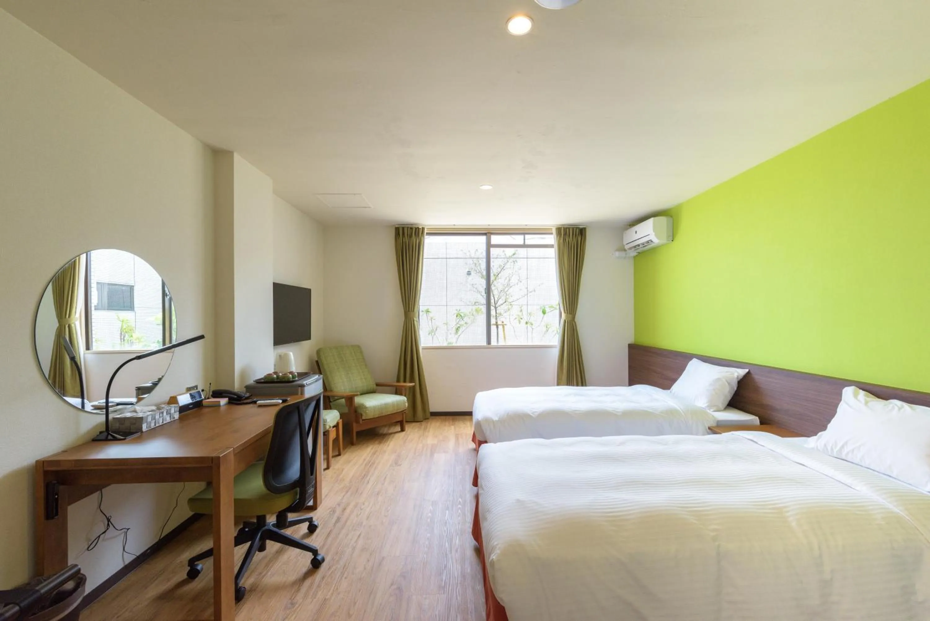 Photo of the whole room, Bed in HiyagunLanaiResort