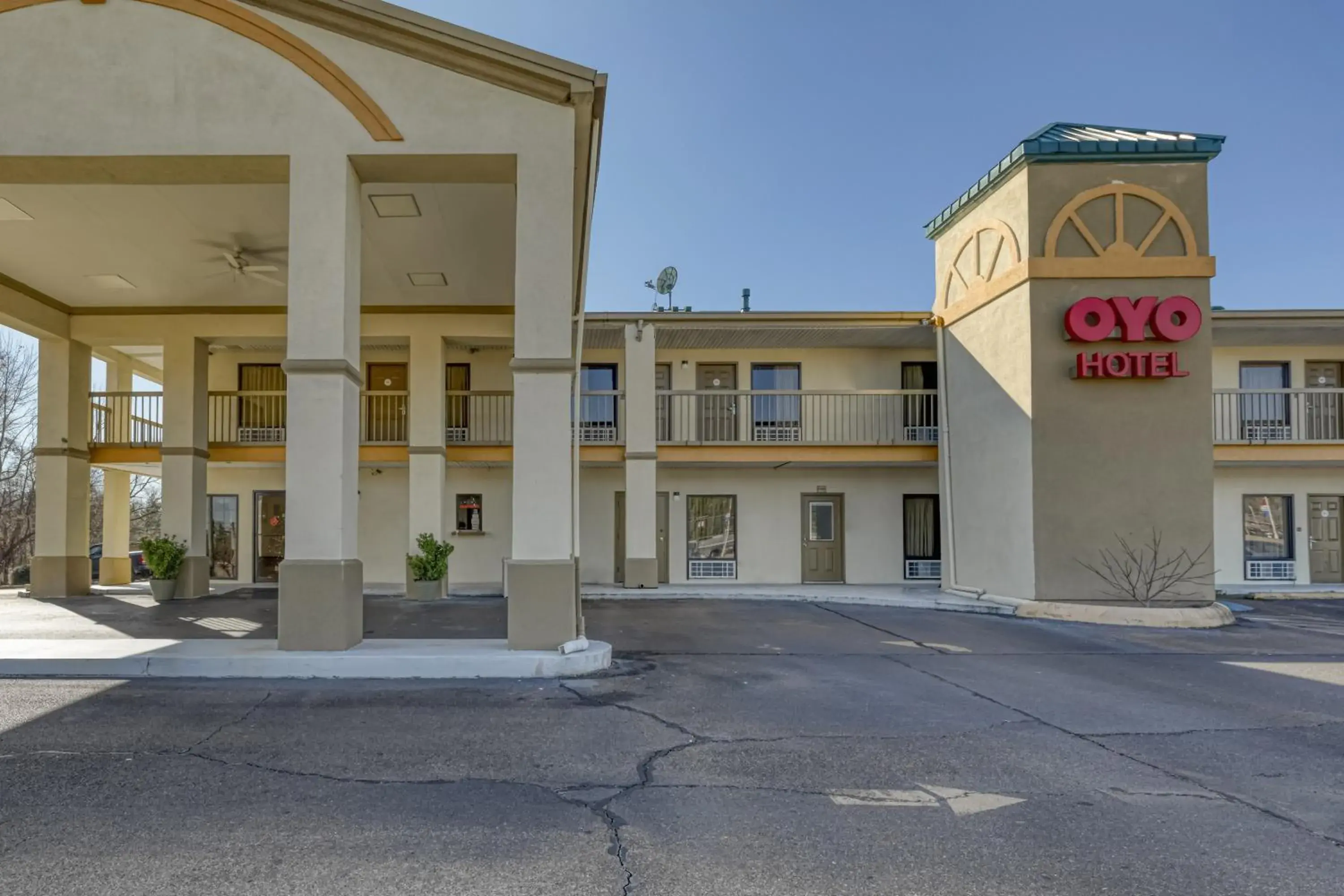 Facade/entrance in OYO Hotel Grenada West Facade/entrance in OYO Hotel Grenada West