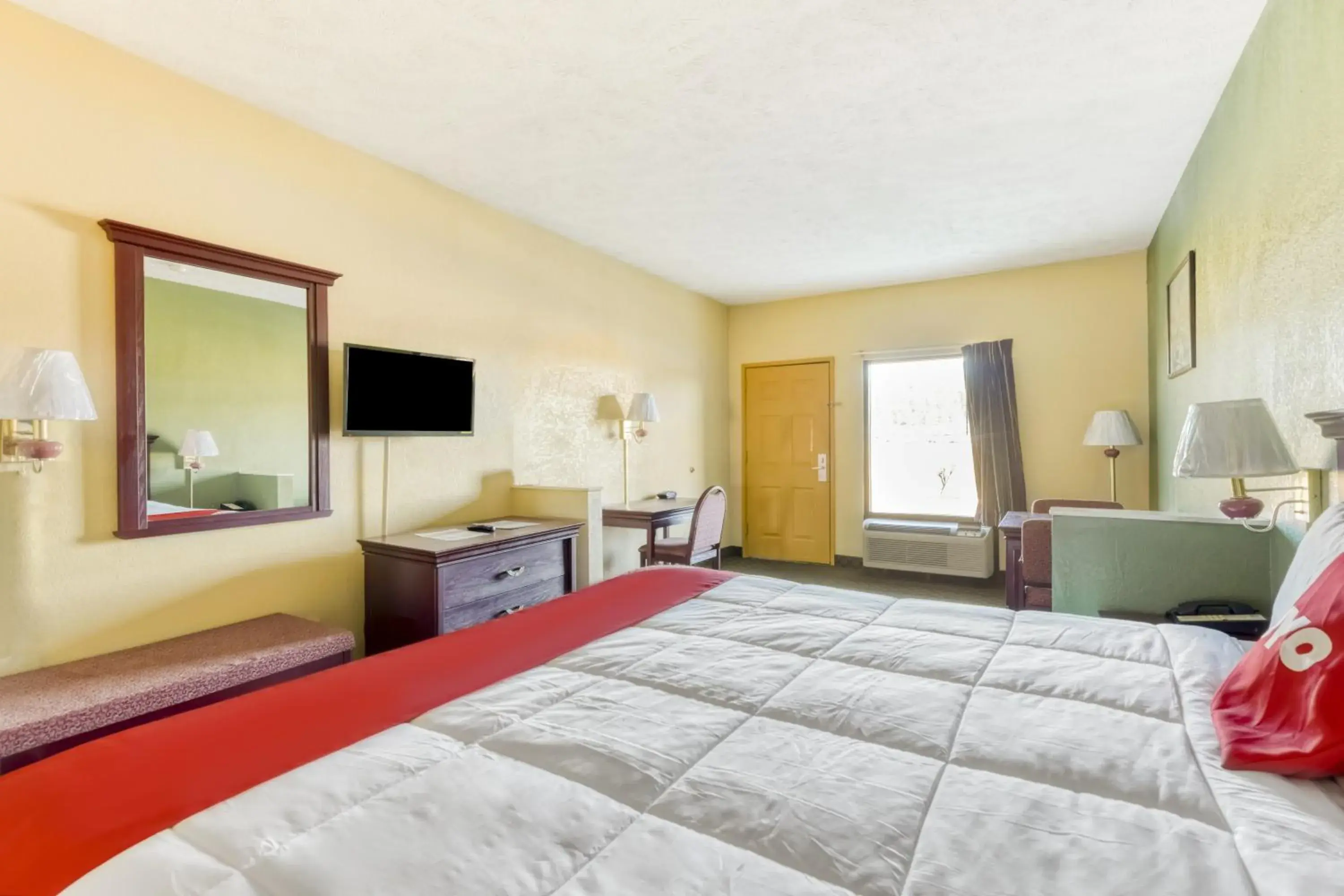 Bedroom, Bed in OYO Hotel Grenada West Bedroom, Bed in OYO Hotel Grenada West