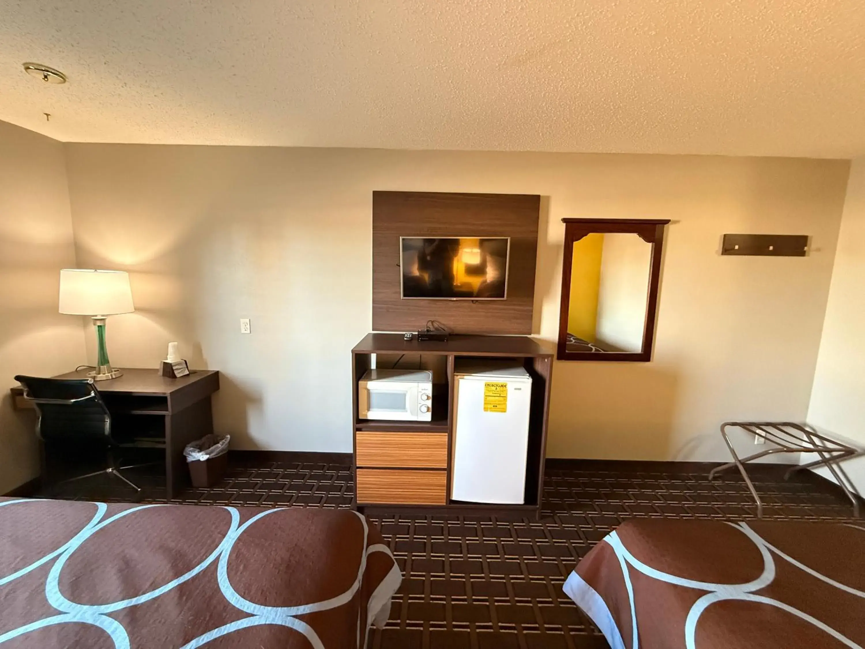 Bed in Super 8 by Wyndham Reedsburg Bed in Super 8 by Wyndham Reedsburg