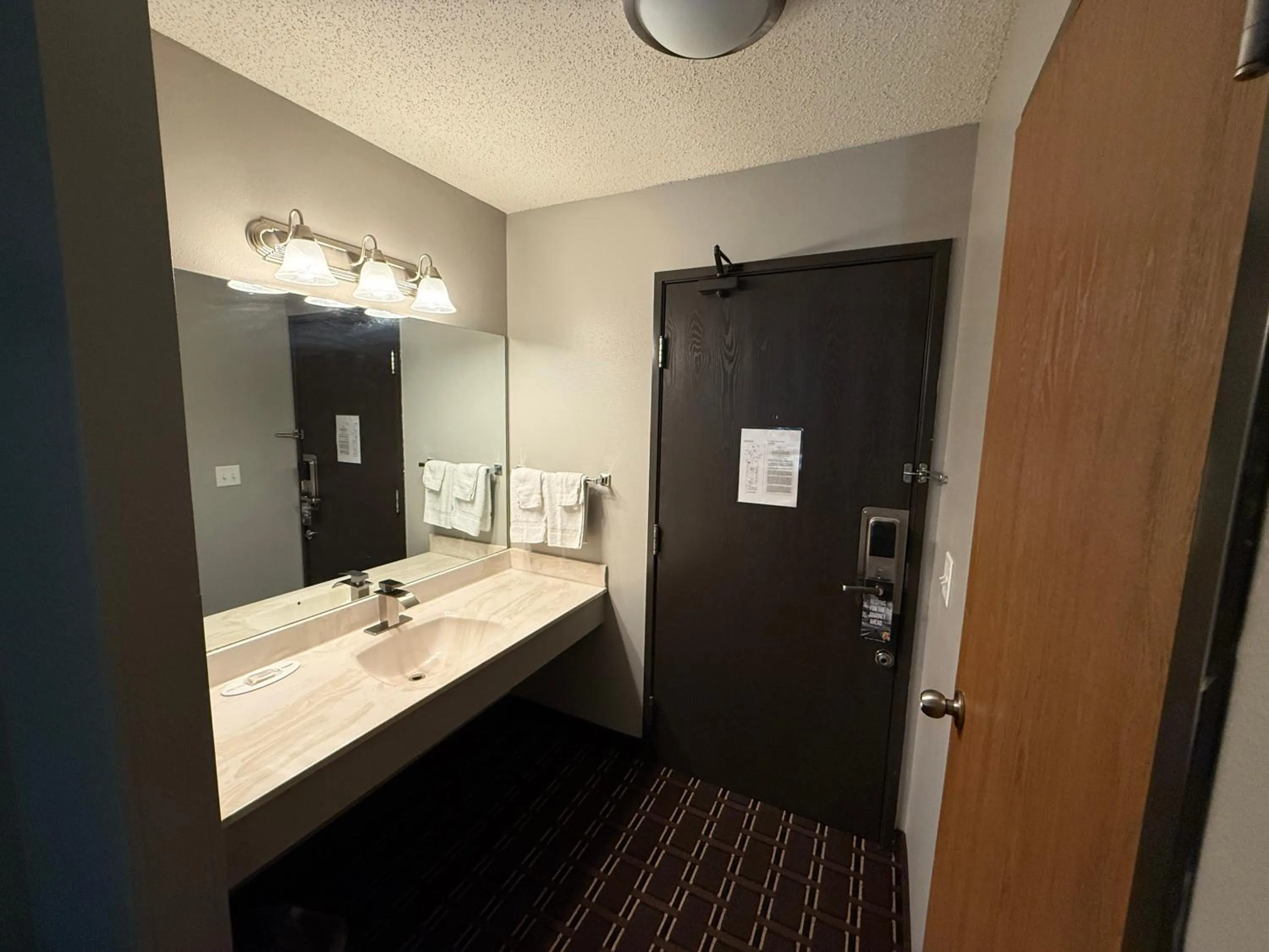 Super 8 by Wyndham Reedsburg