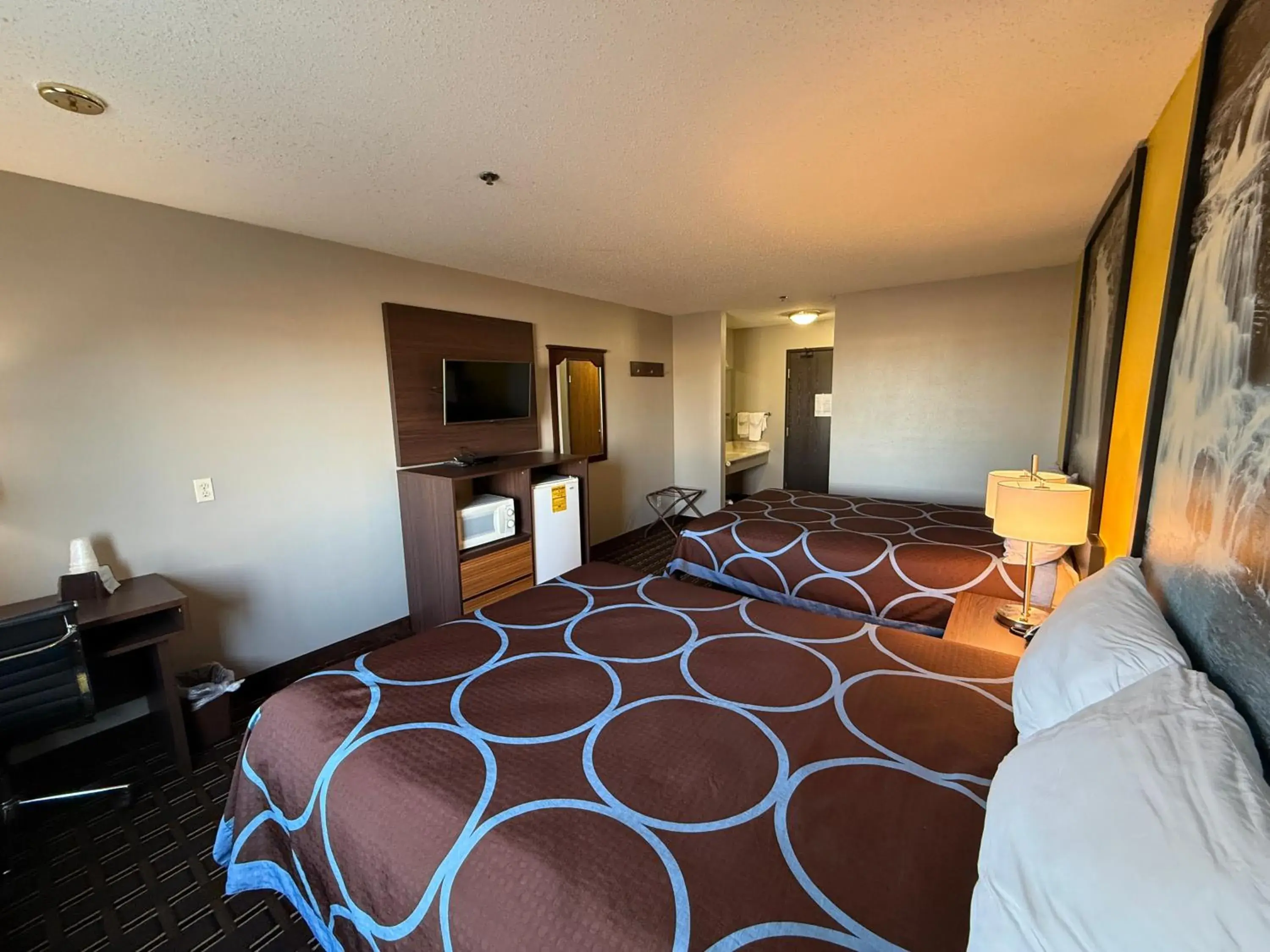 Bed in Super 8 by Wyndham Reedsburg Bed in Super 8 by Wyndham Reedsburg